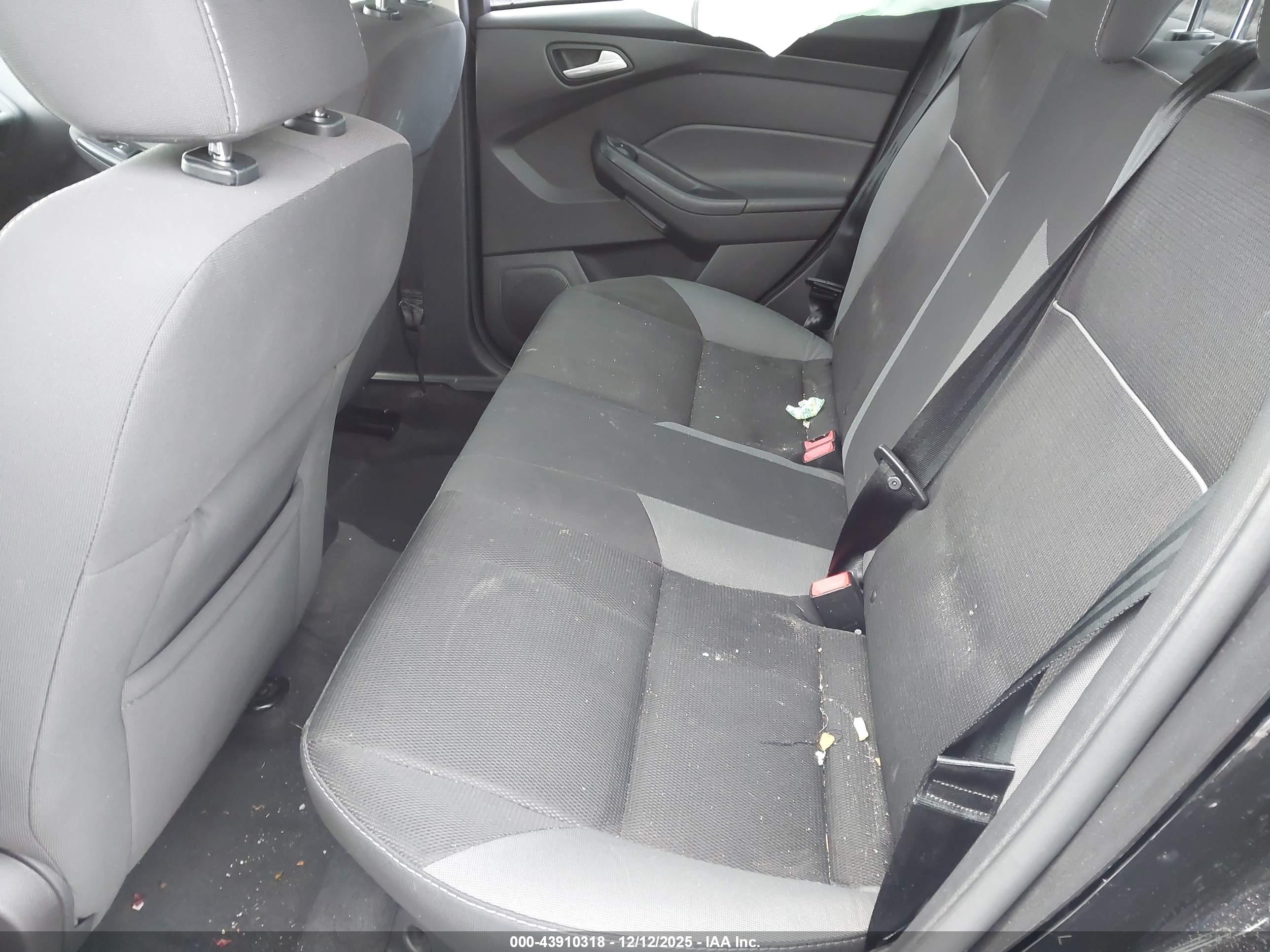FORD FOCUS image 8