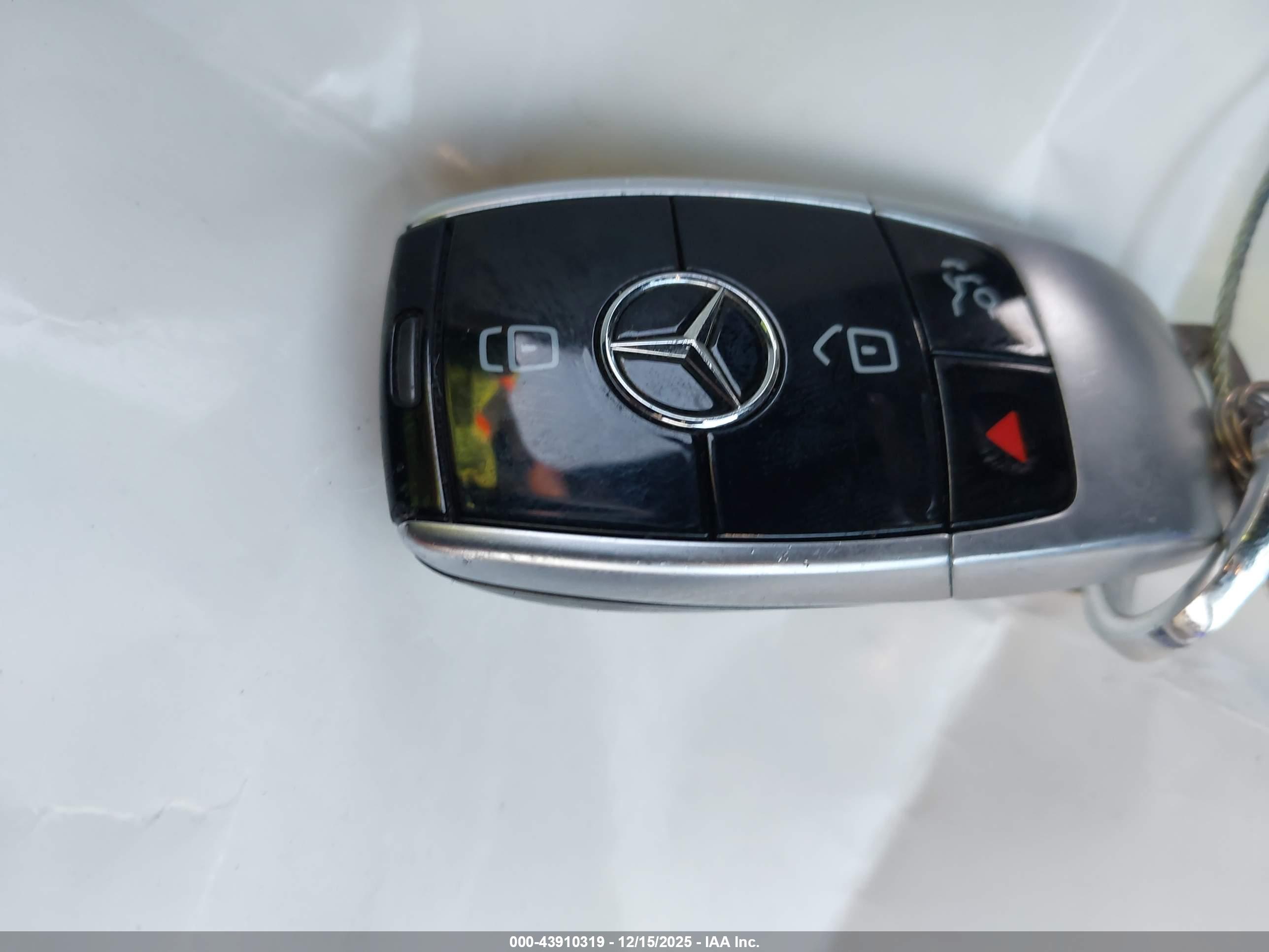 MERCEDES-BENZ E image 11