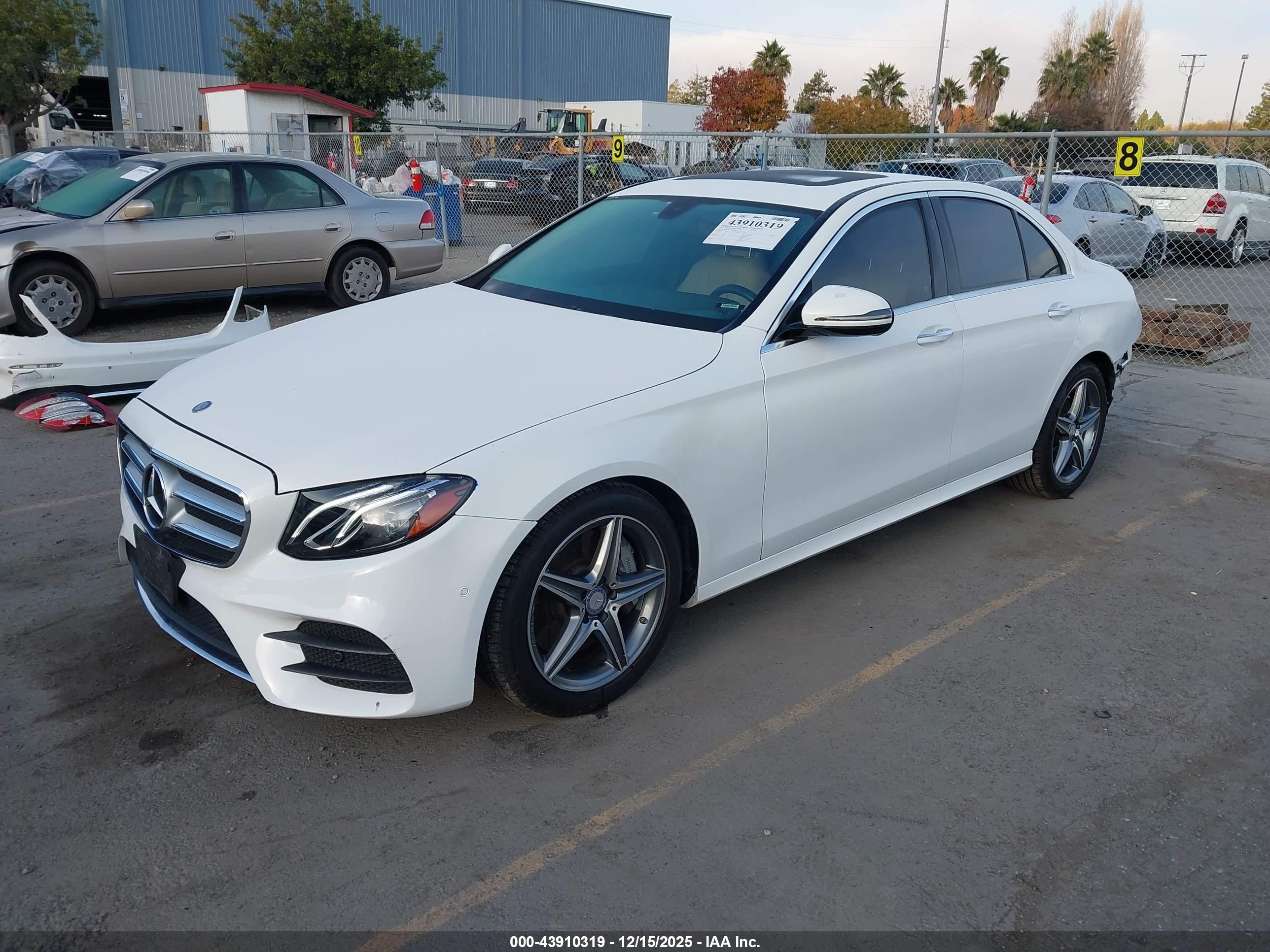 MERCEDES-BENZ E image 2