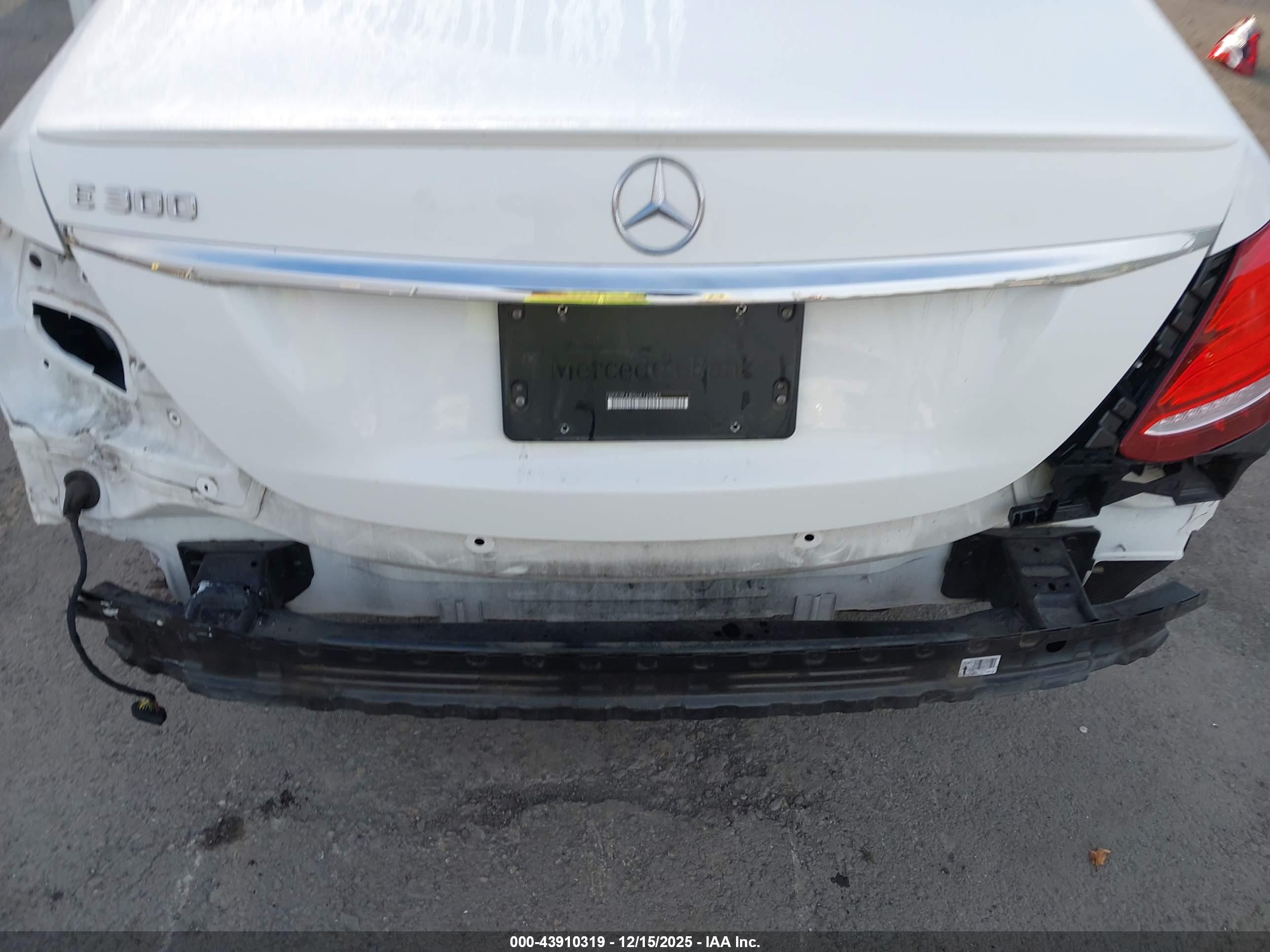 MERCEDES-BENZ E image 6