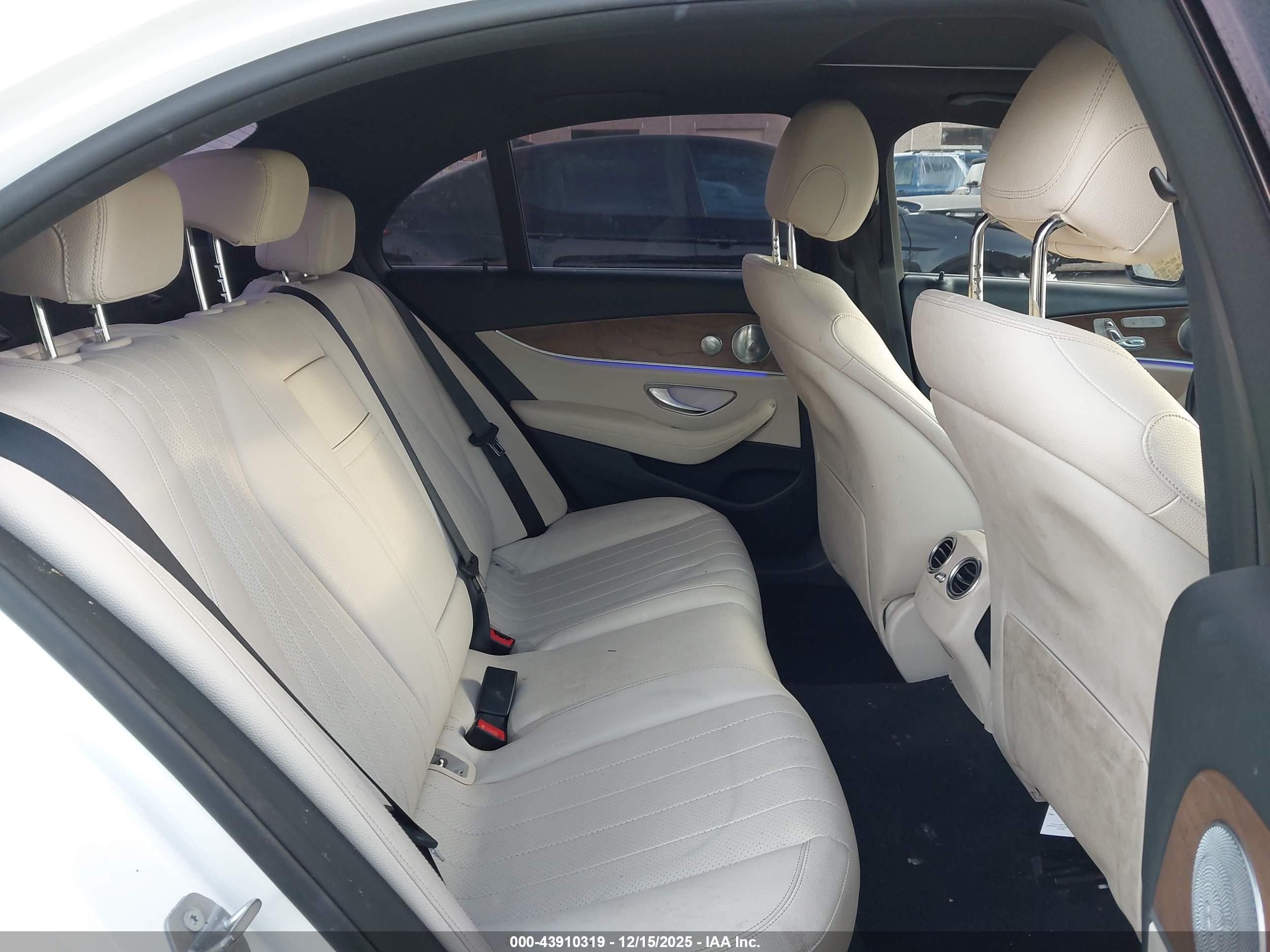 MERCEDES-BENZ E image 8