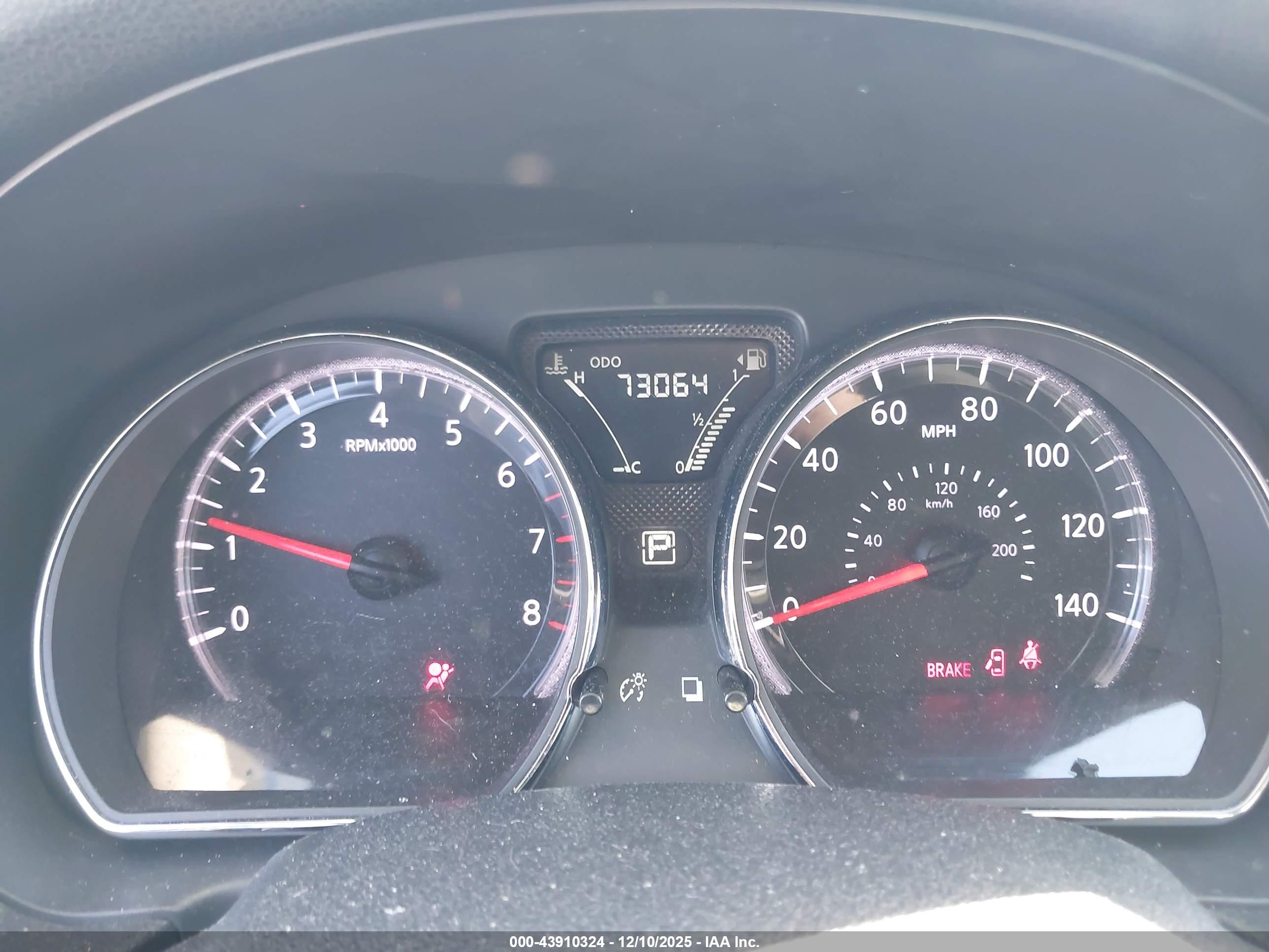 NISSAN VERSA image 7