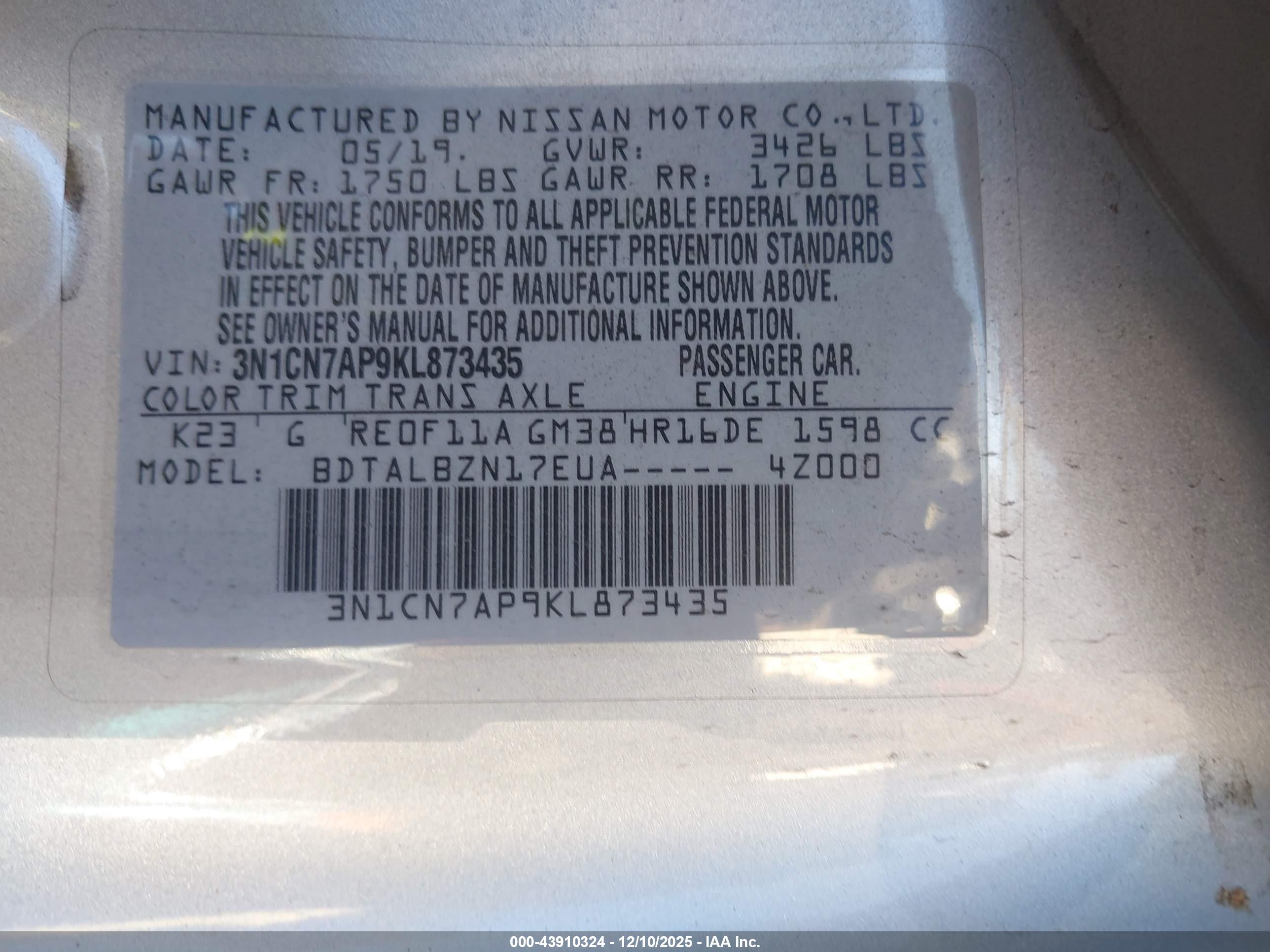 NISSAN VERSA image 9