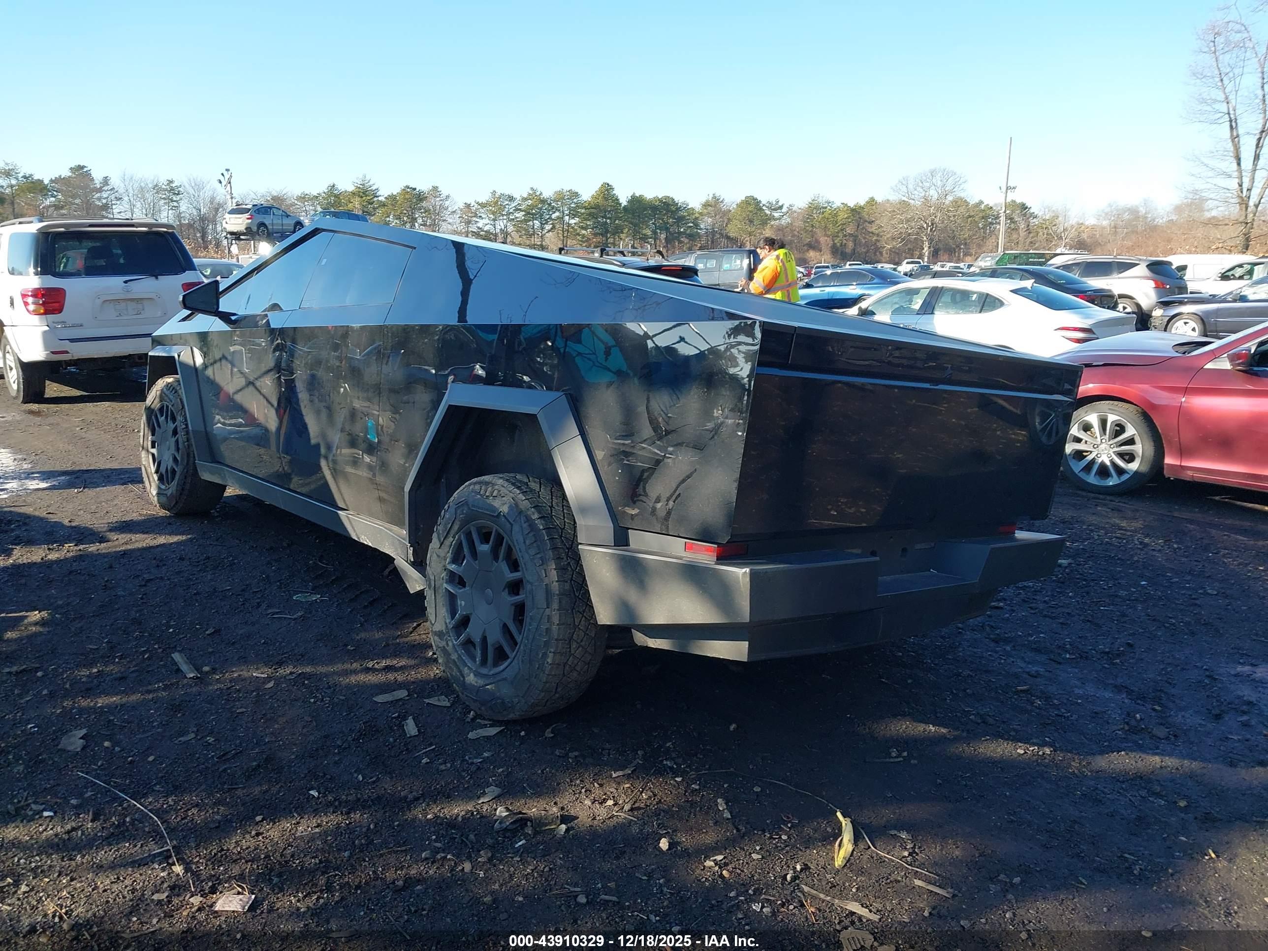 TESLA CYBERTRUCK image 3