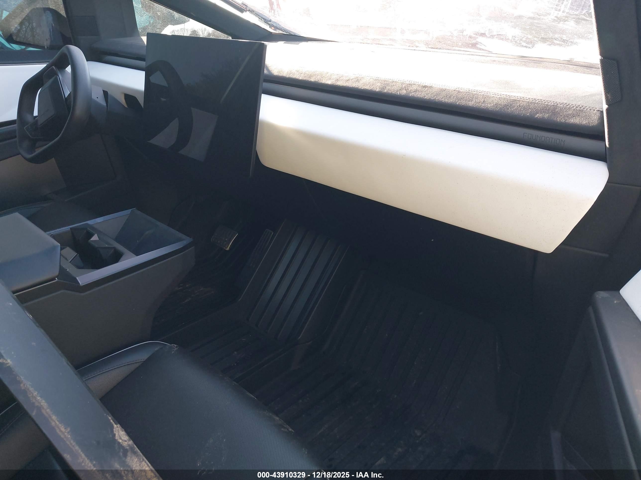 TESLA CYBERTRUCK image 5