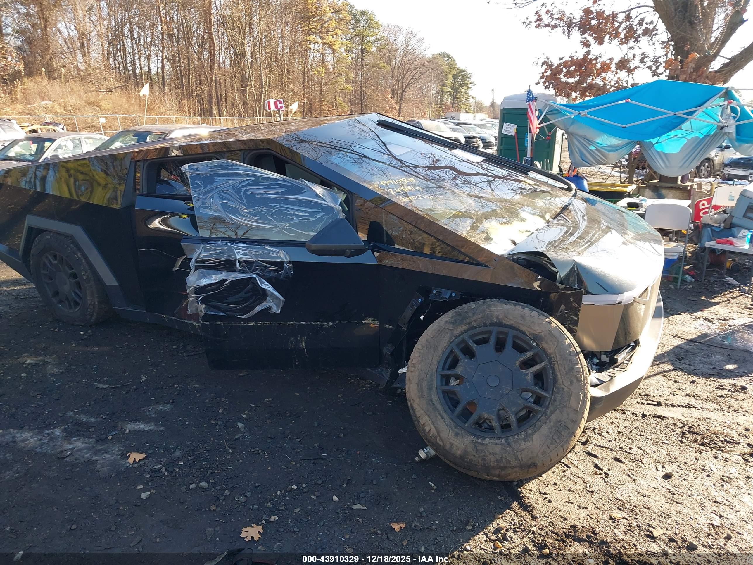 TESLA CYBERTRUCK image 6