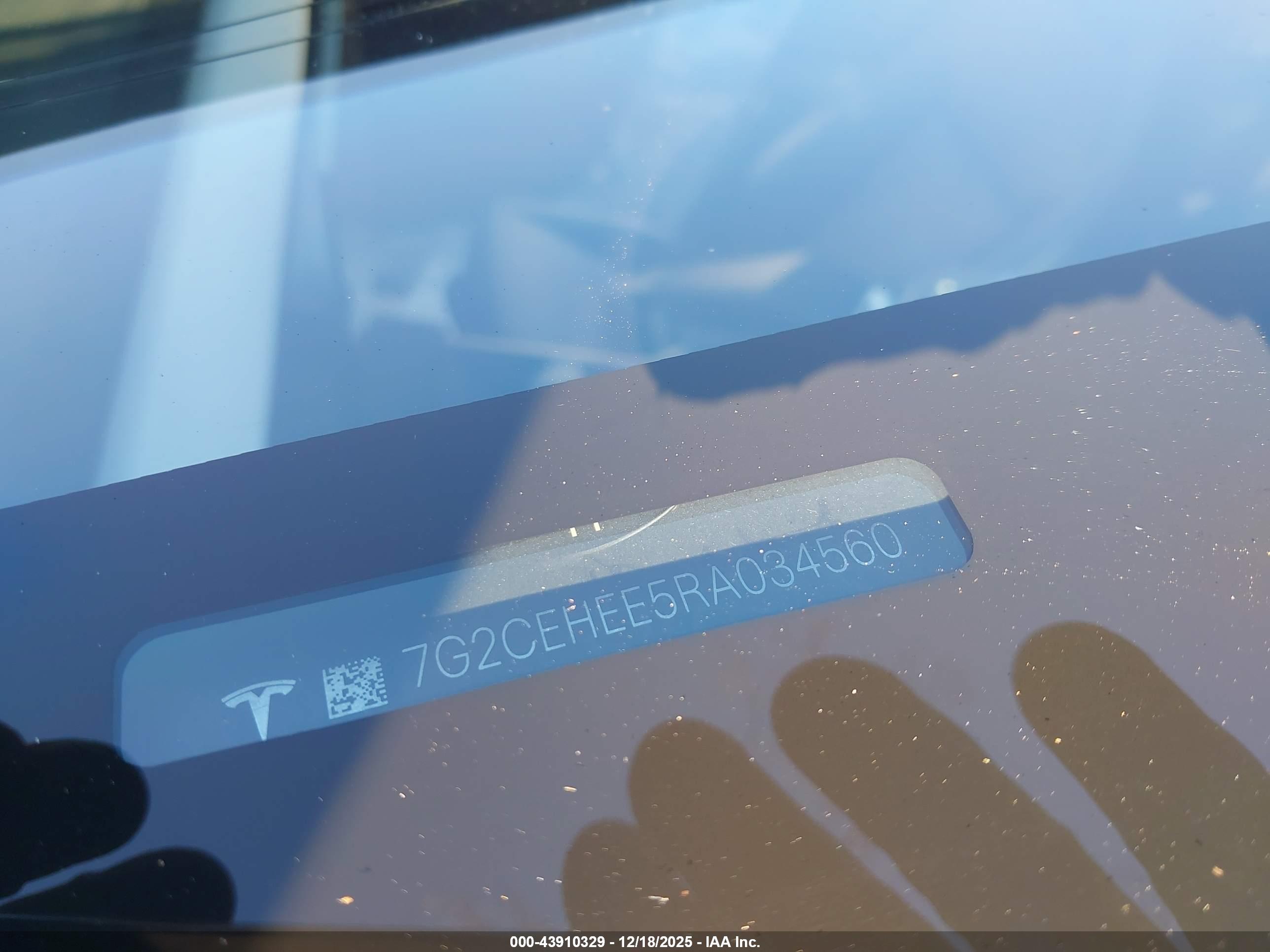 TESLA CYBERTRUCK image 9