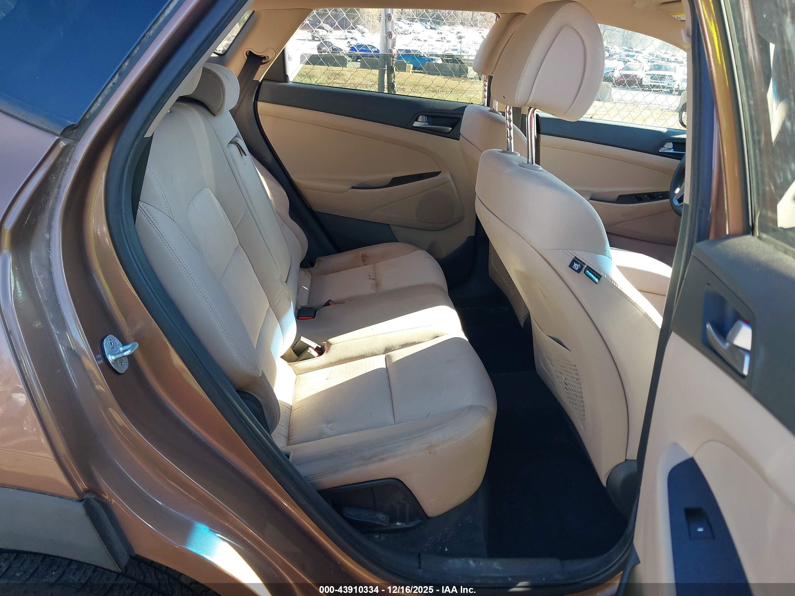 HYUNDAI TUCSON image 8