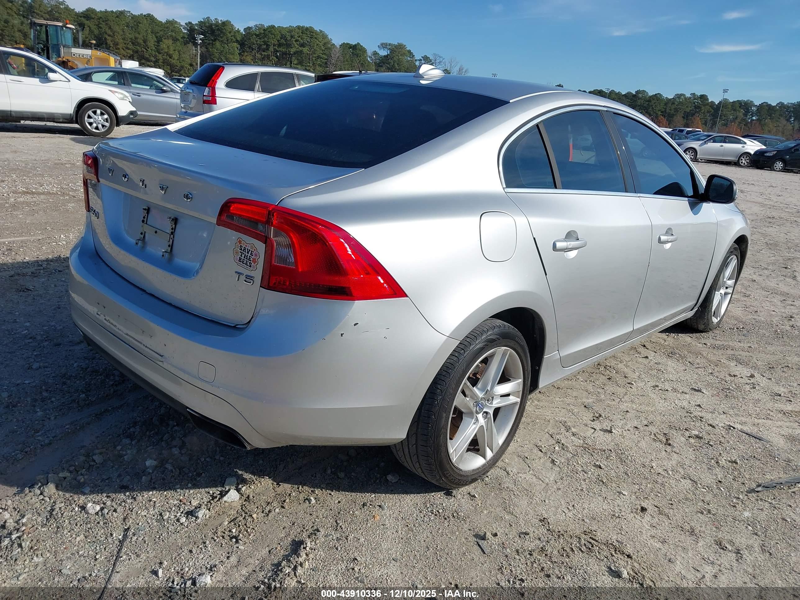 VOLVO S60 image 4