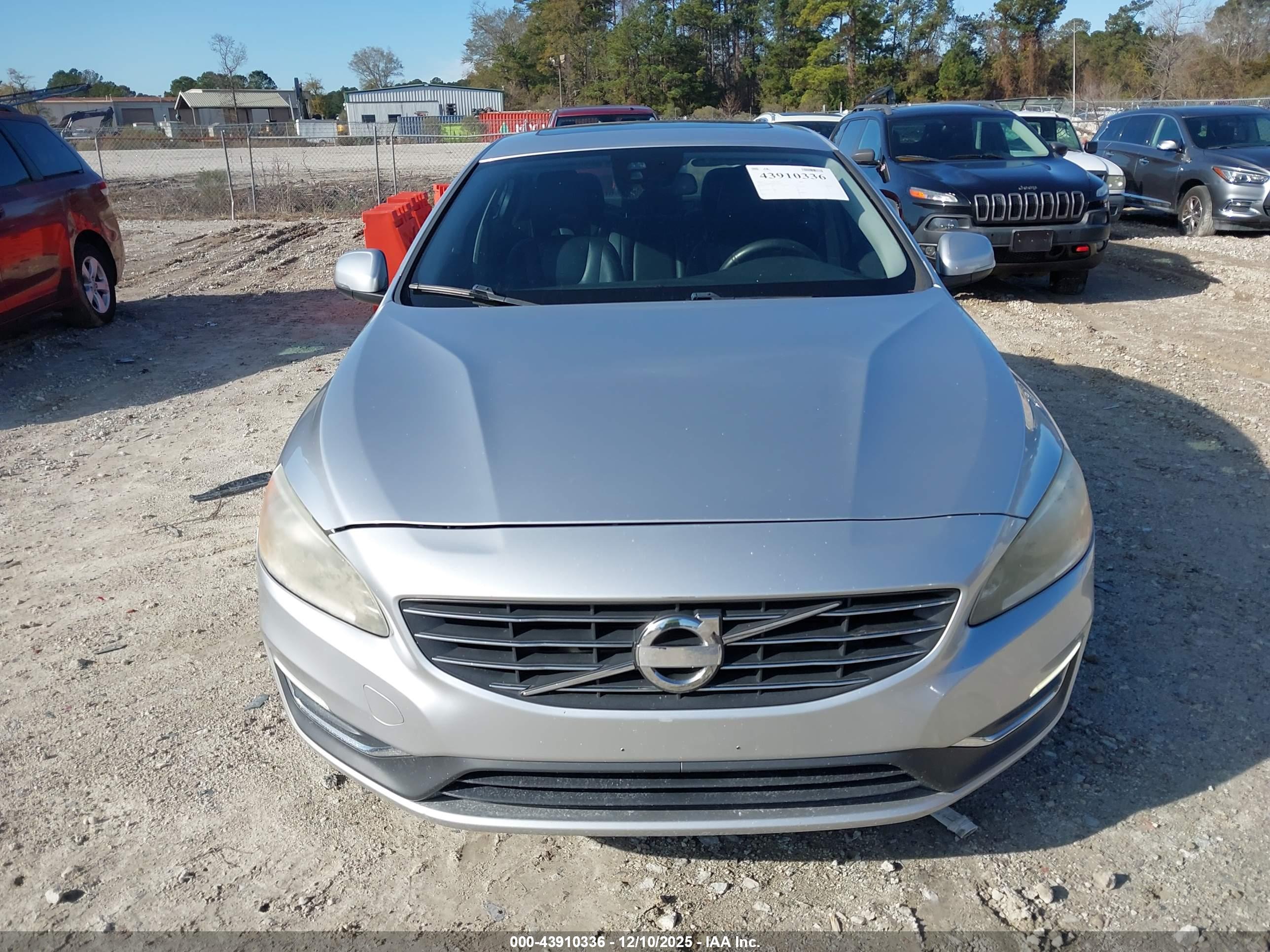 VOLVO S60 image 6
