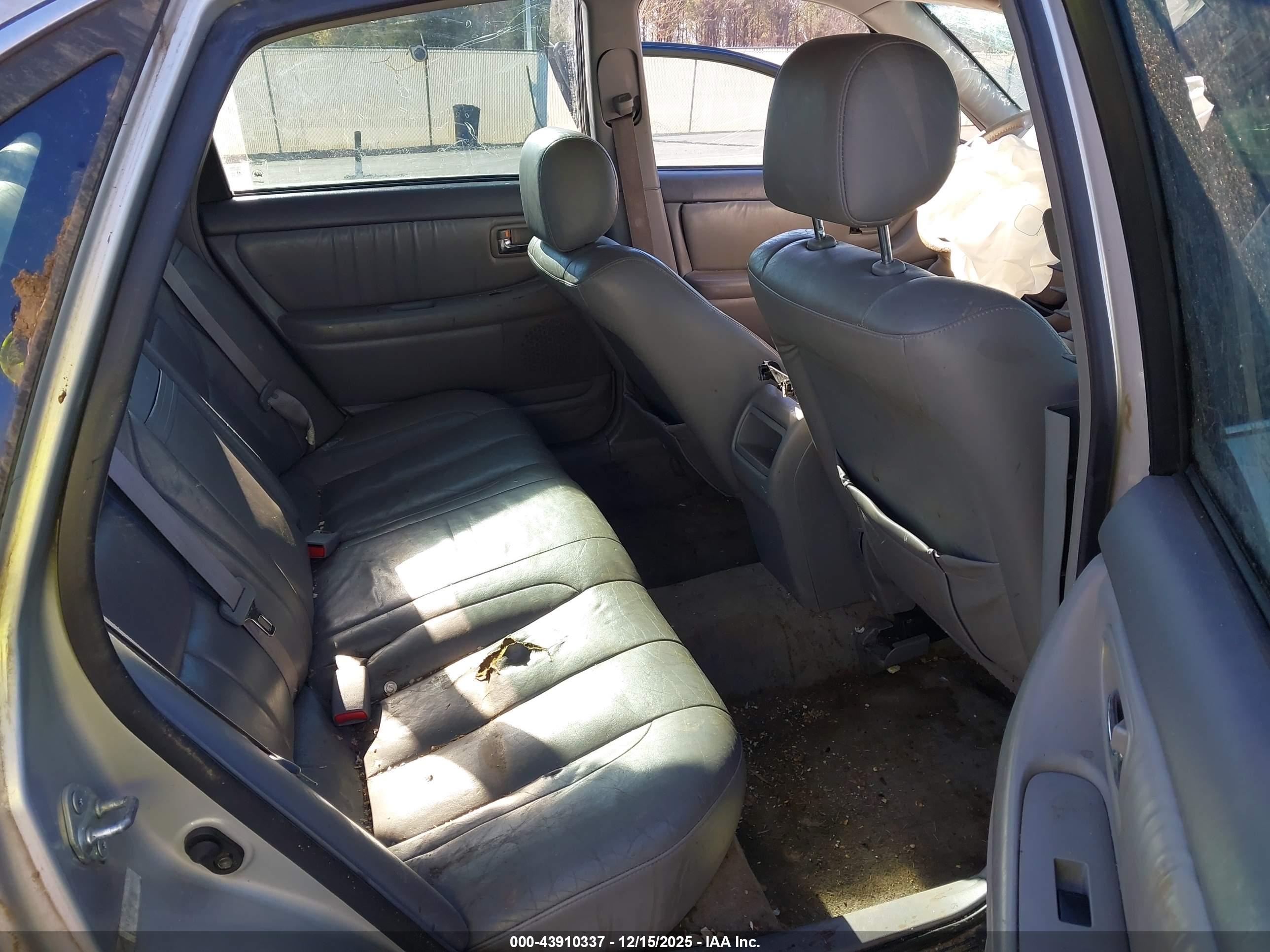 TOYOTA AVALON image 8