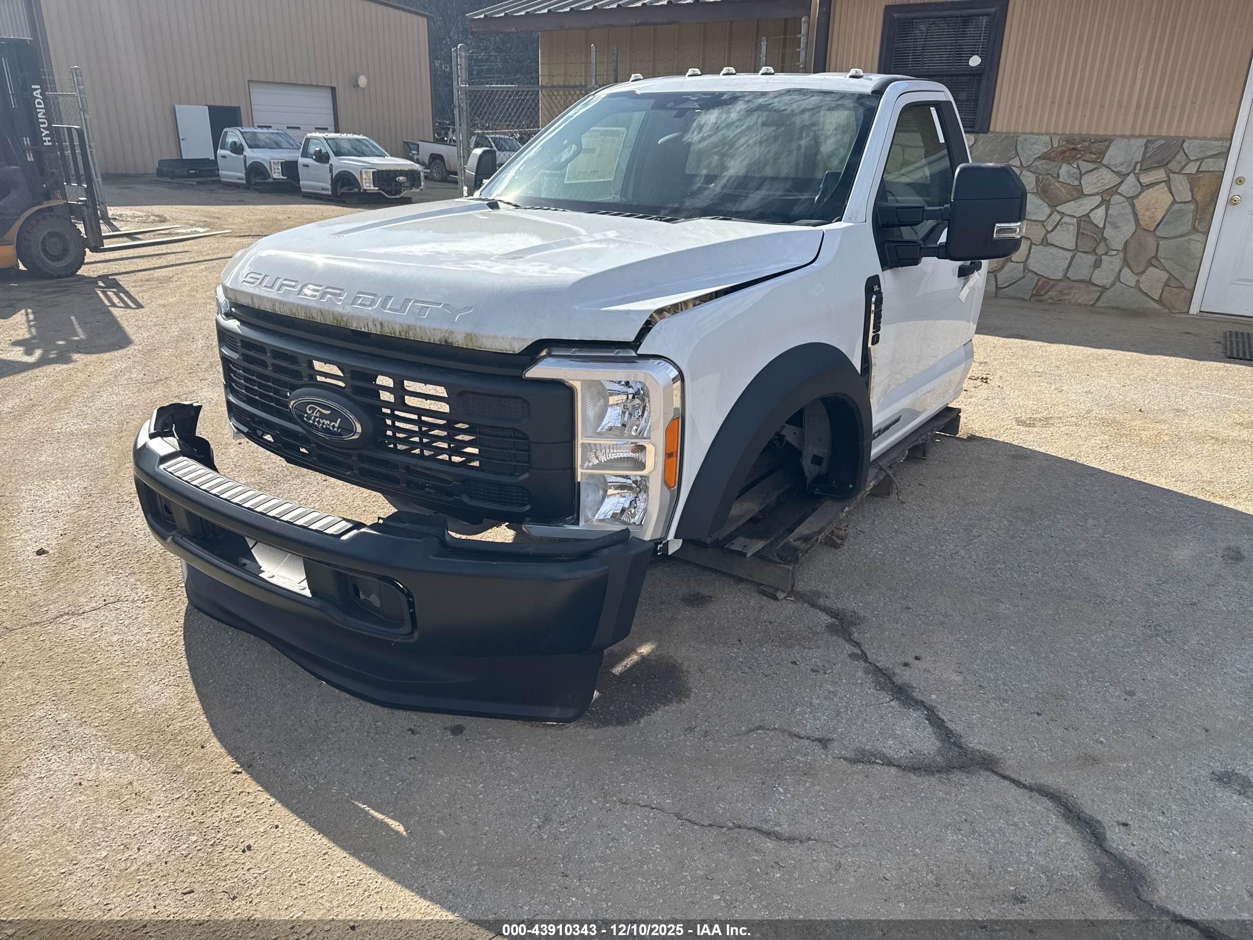 FORD F-550 image 2