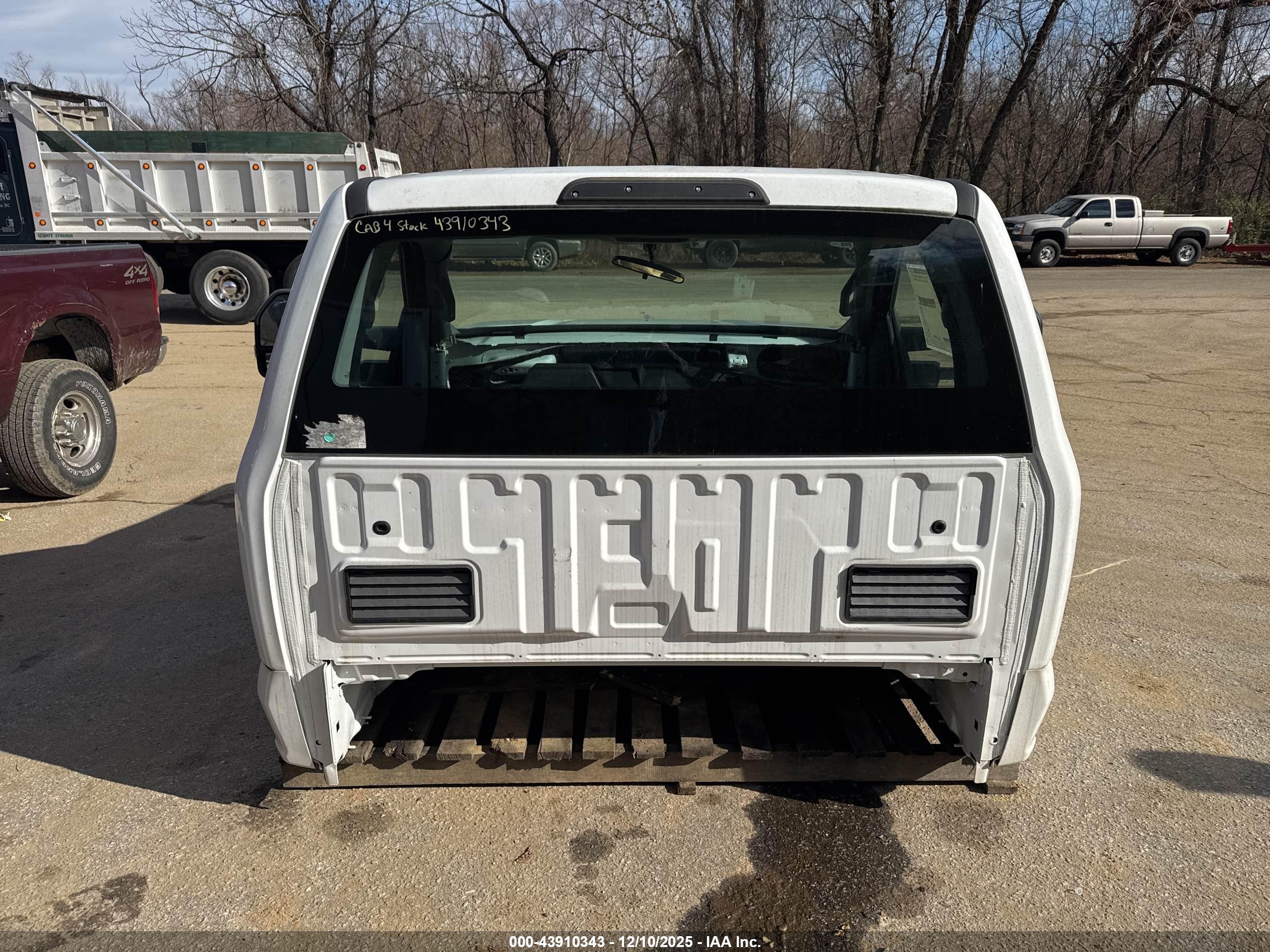 FORD F-550 image 7