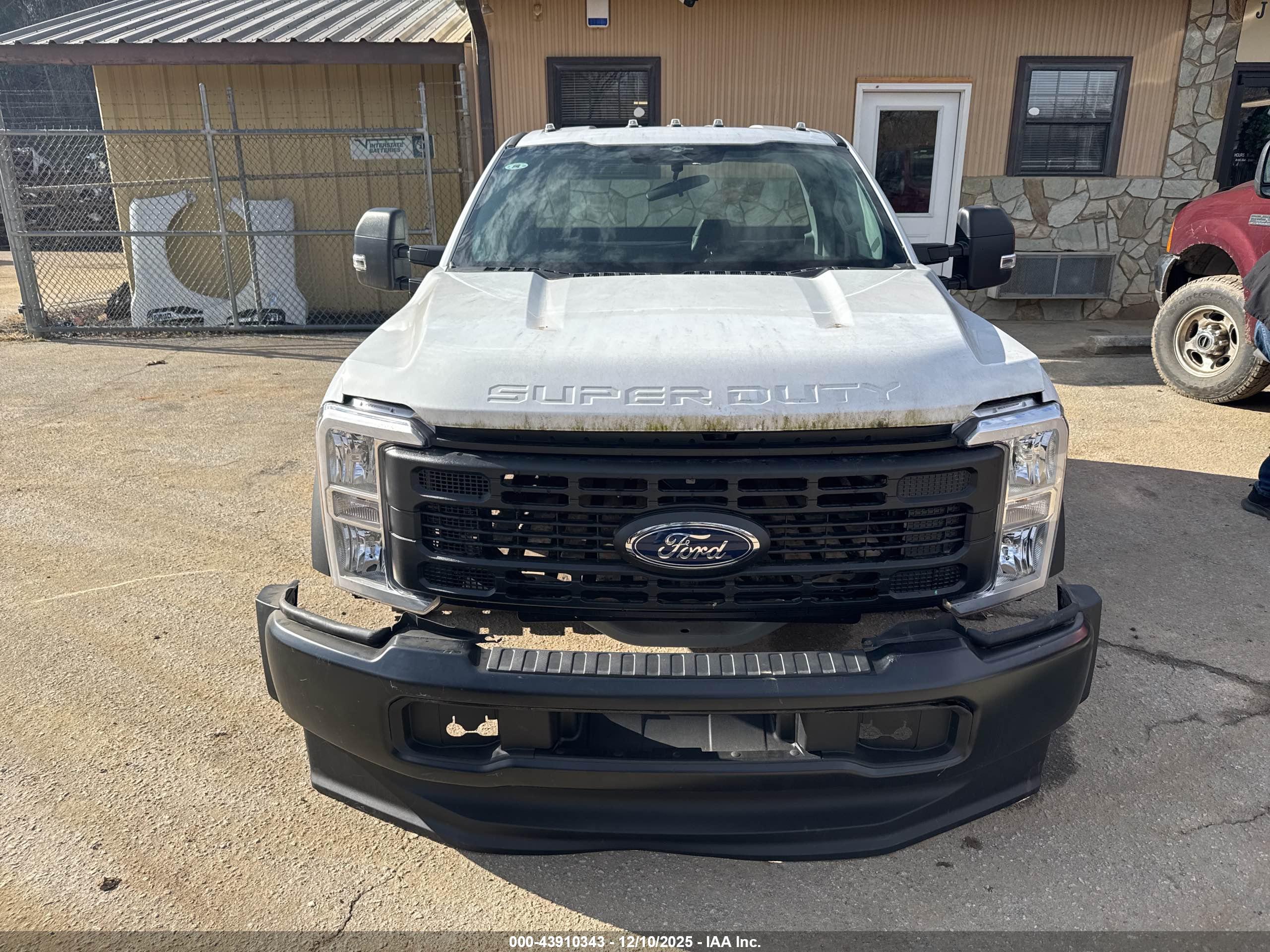 FORD F-550 image 8
