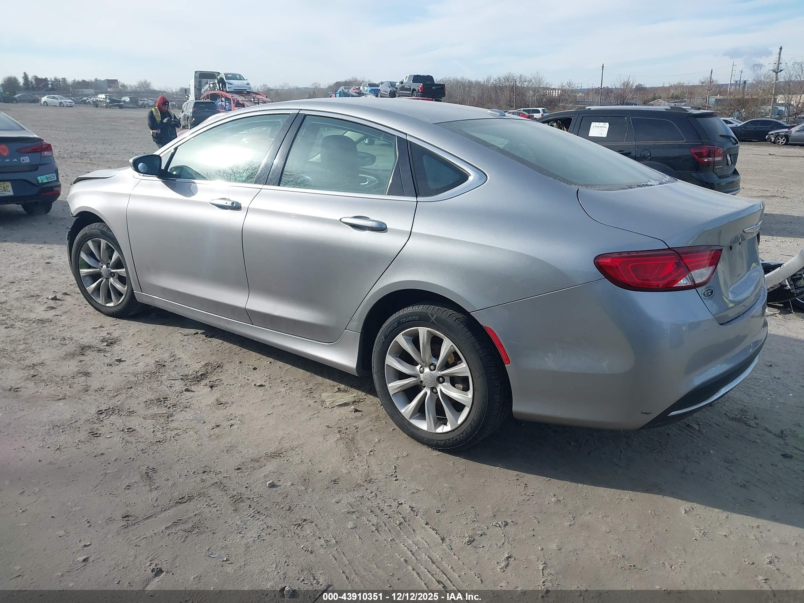 CHRYSLER 200 image 3