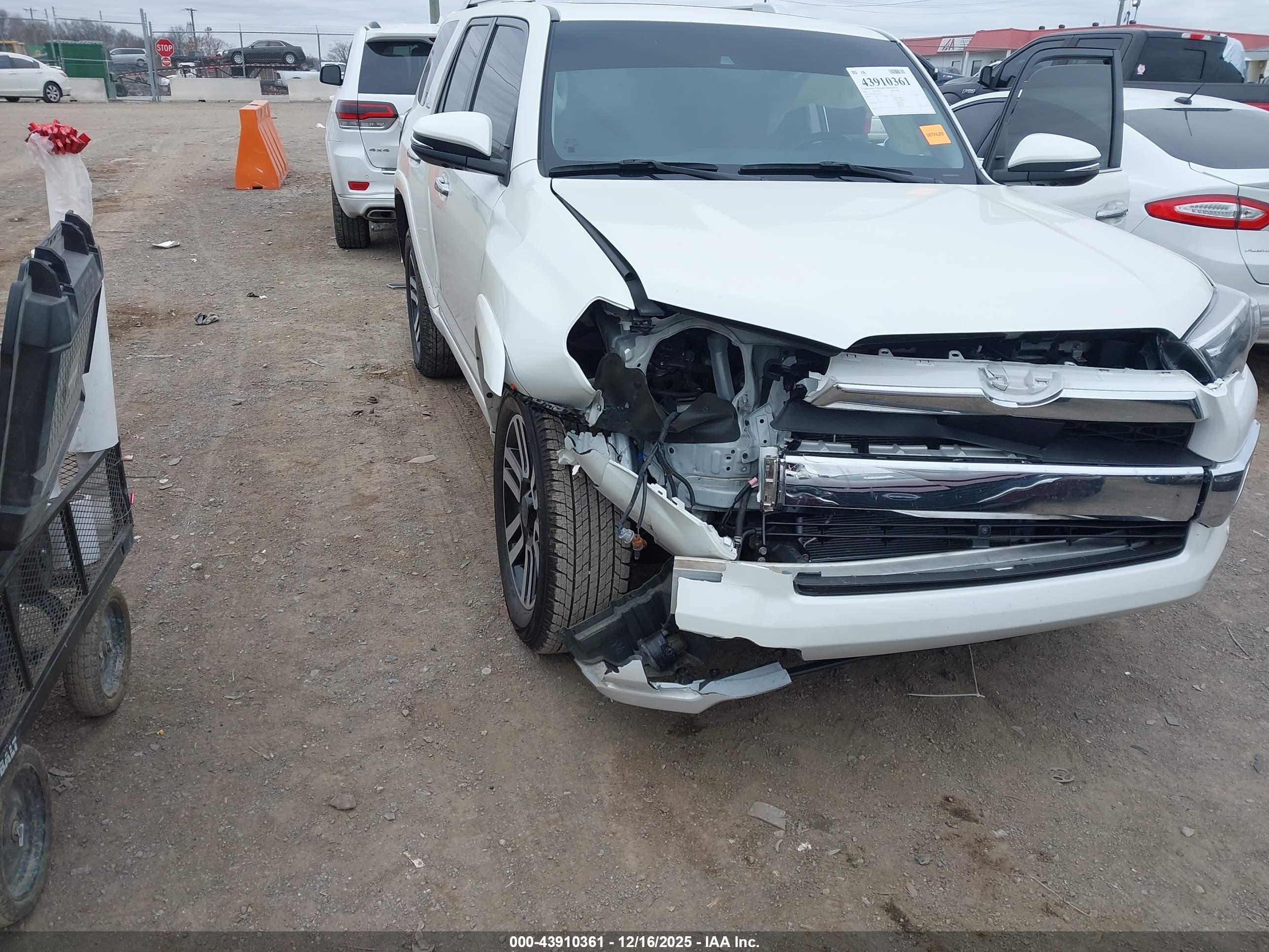 TOYOTA 4RUNNER image 6