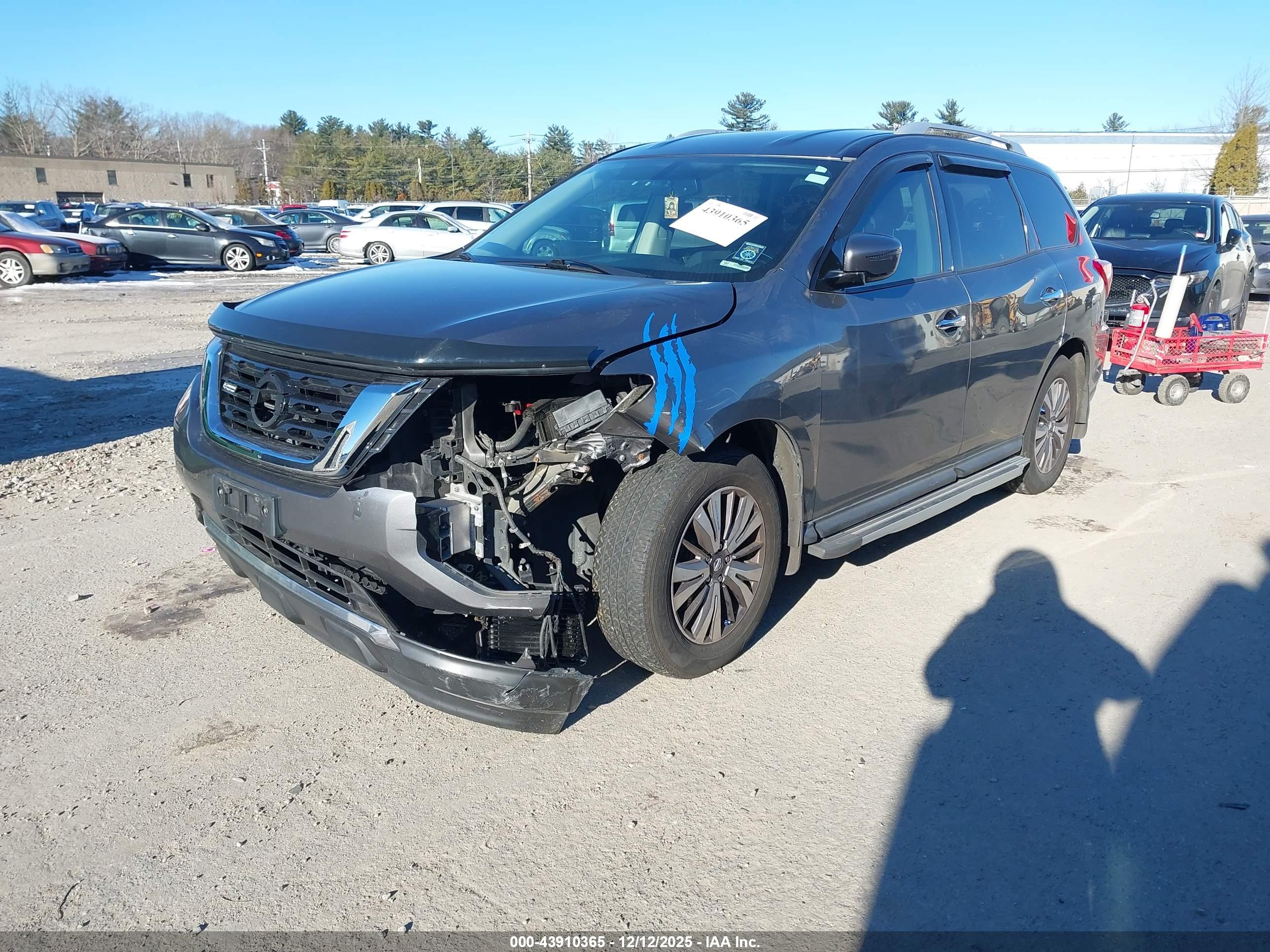 NISSAN PATHFINDER image 2