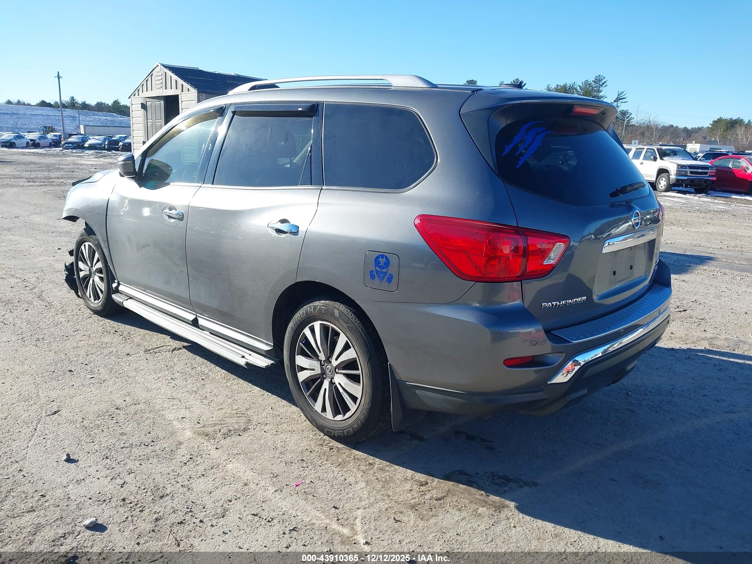 NISSAN PATHFINDER image 3