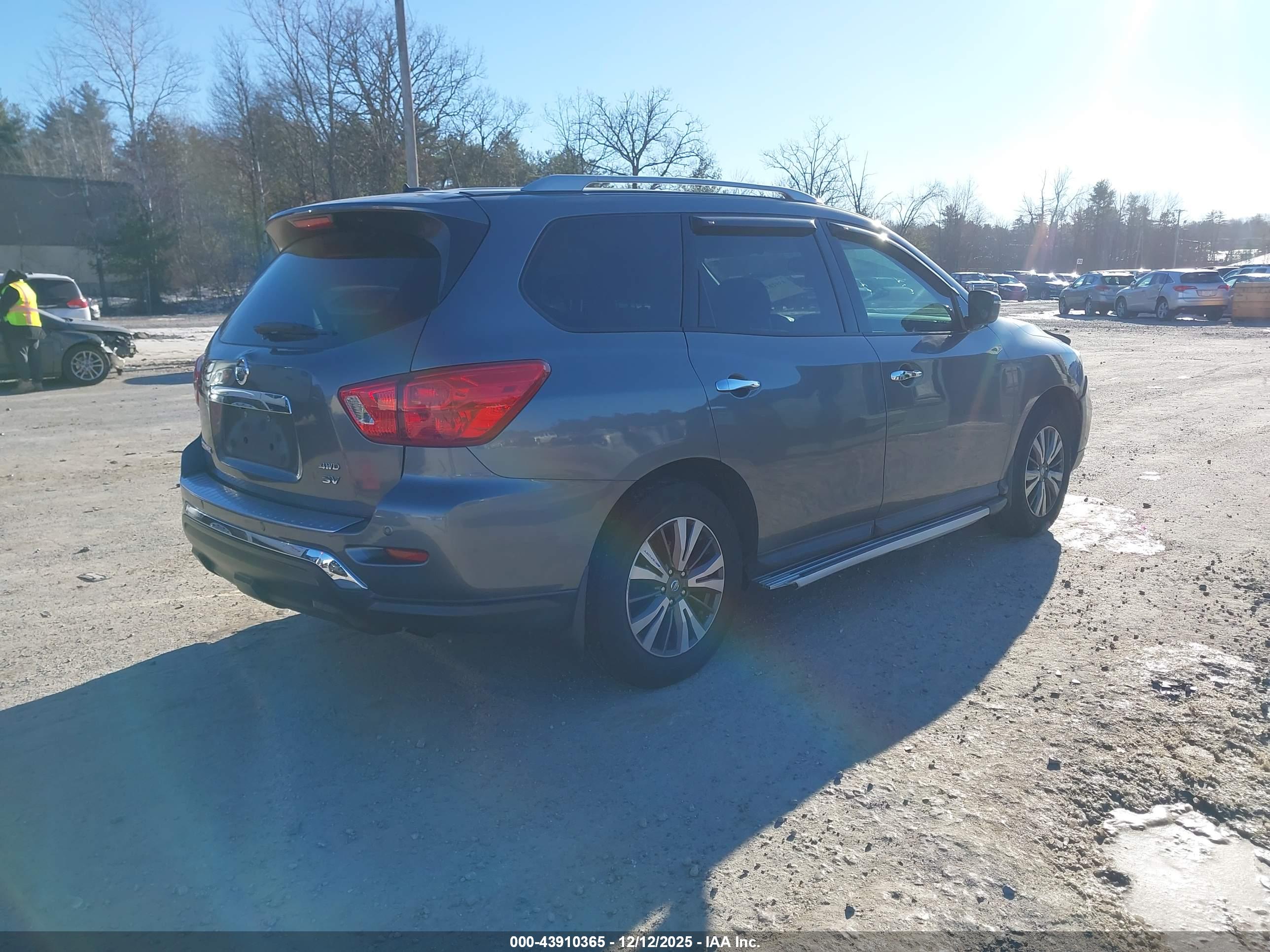 NISSAN PATHFINDER image 4