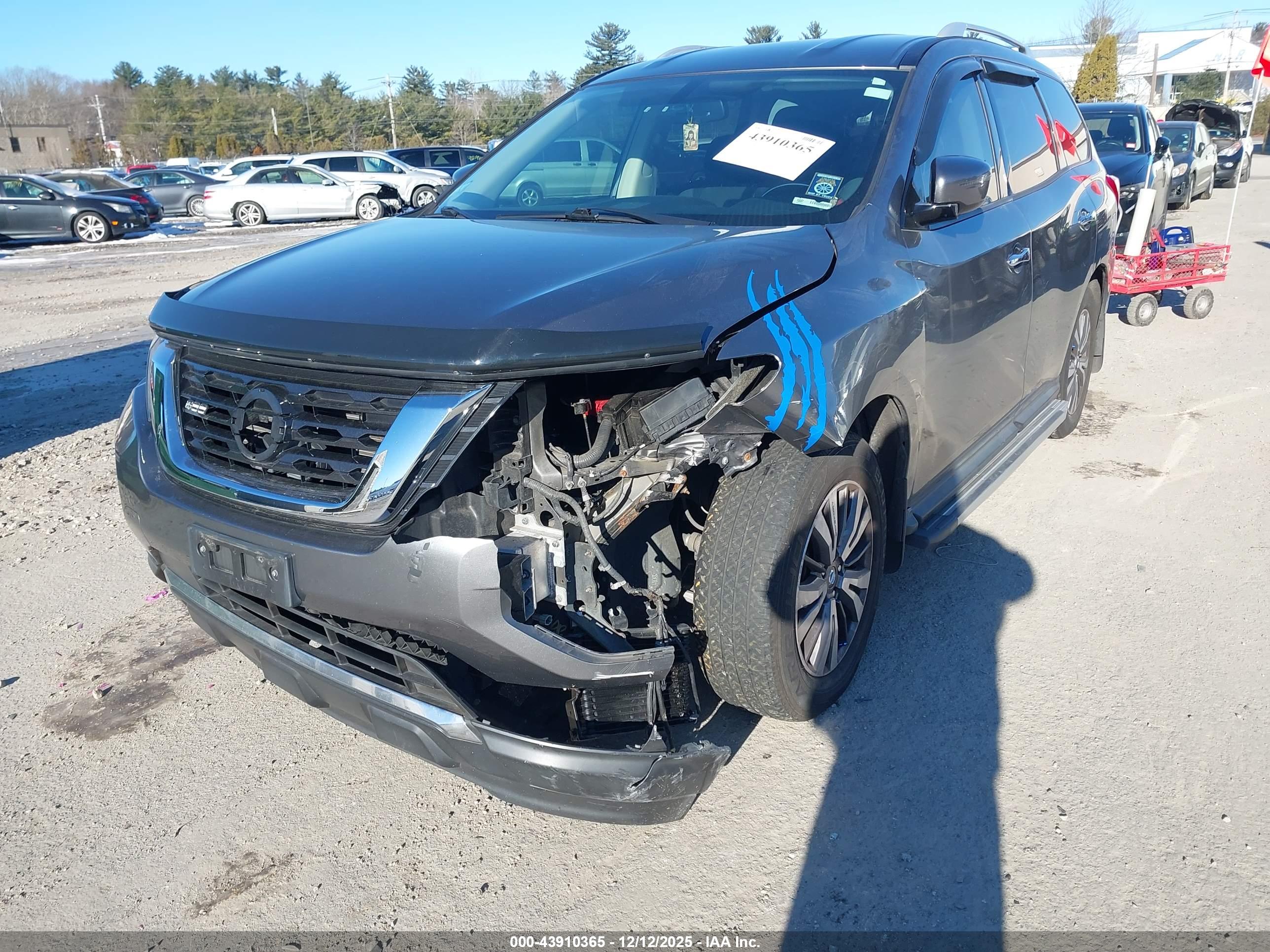 NISSAN PATHFINDER image 6