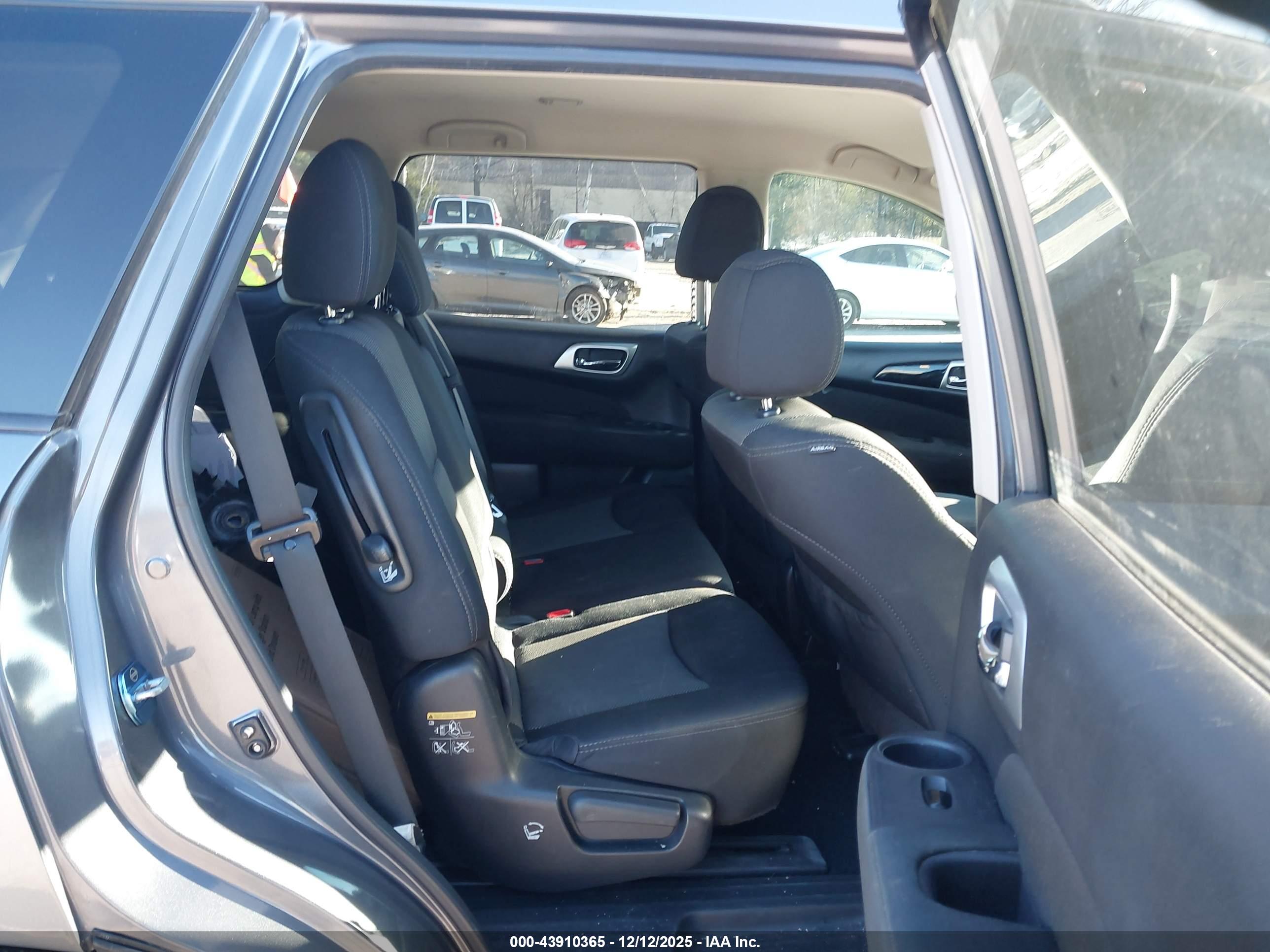 NISSAN PATHFINDER image 8