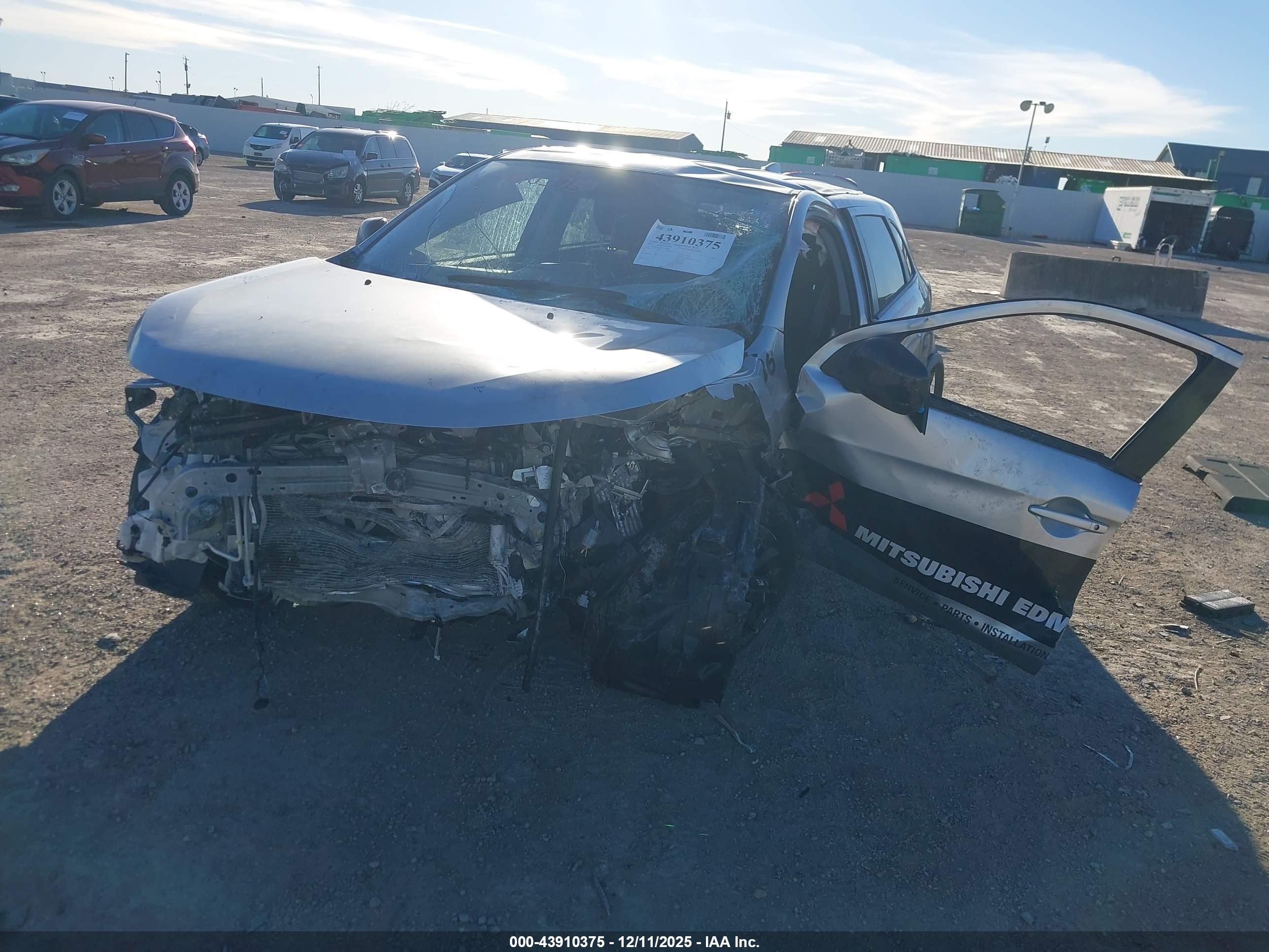 MITSUBISHI OUTLANDER image 6