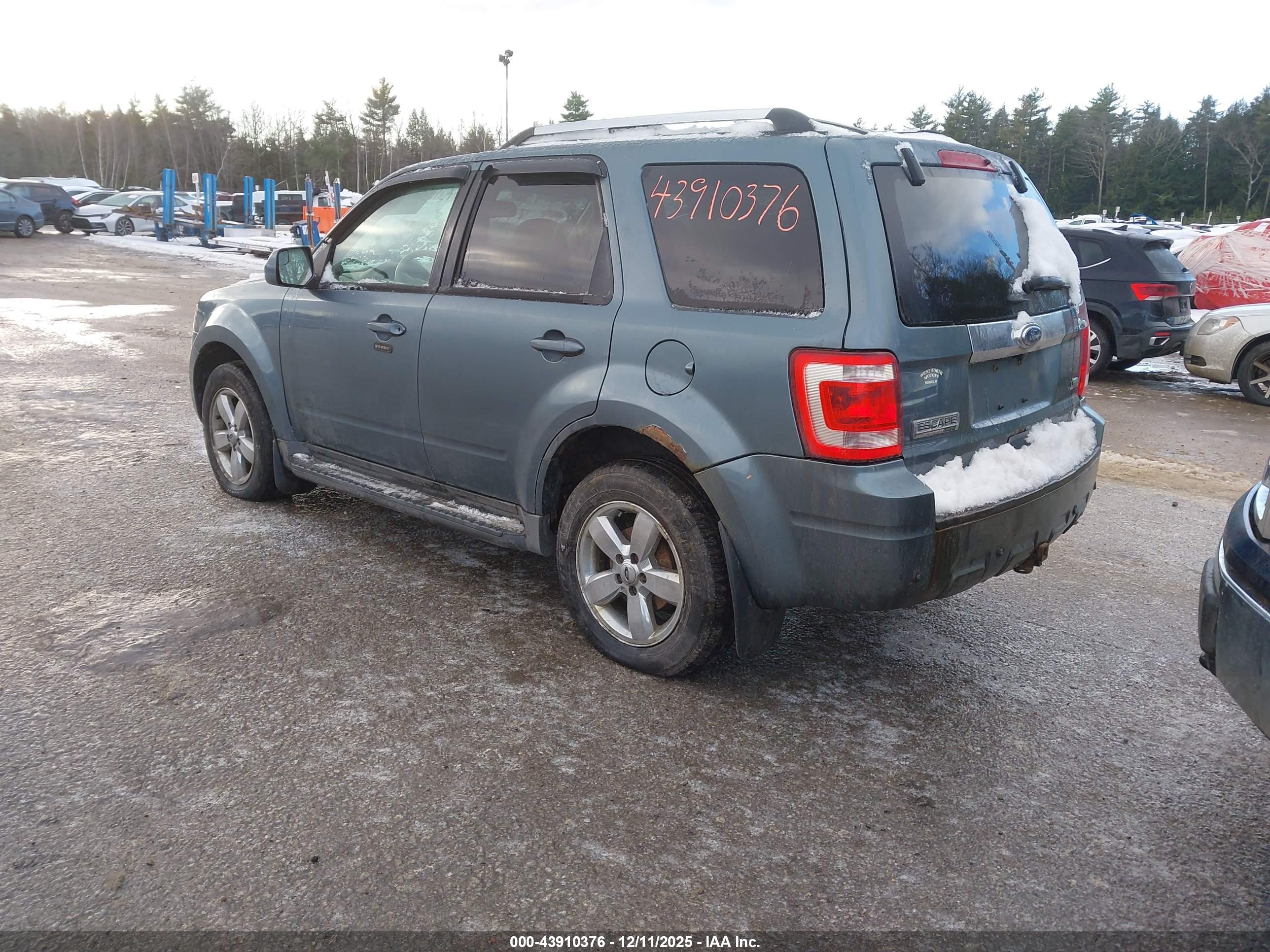 FORD ESCAPE image 3