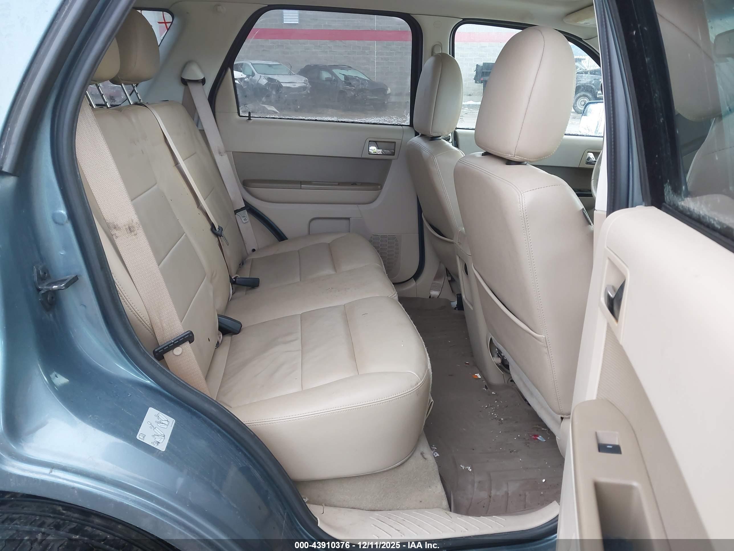 FORD ESCAPE image 8