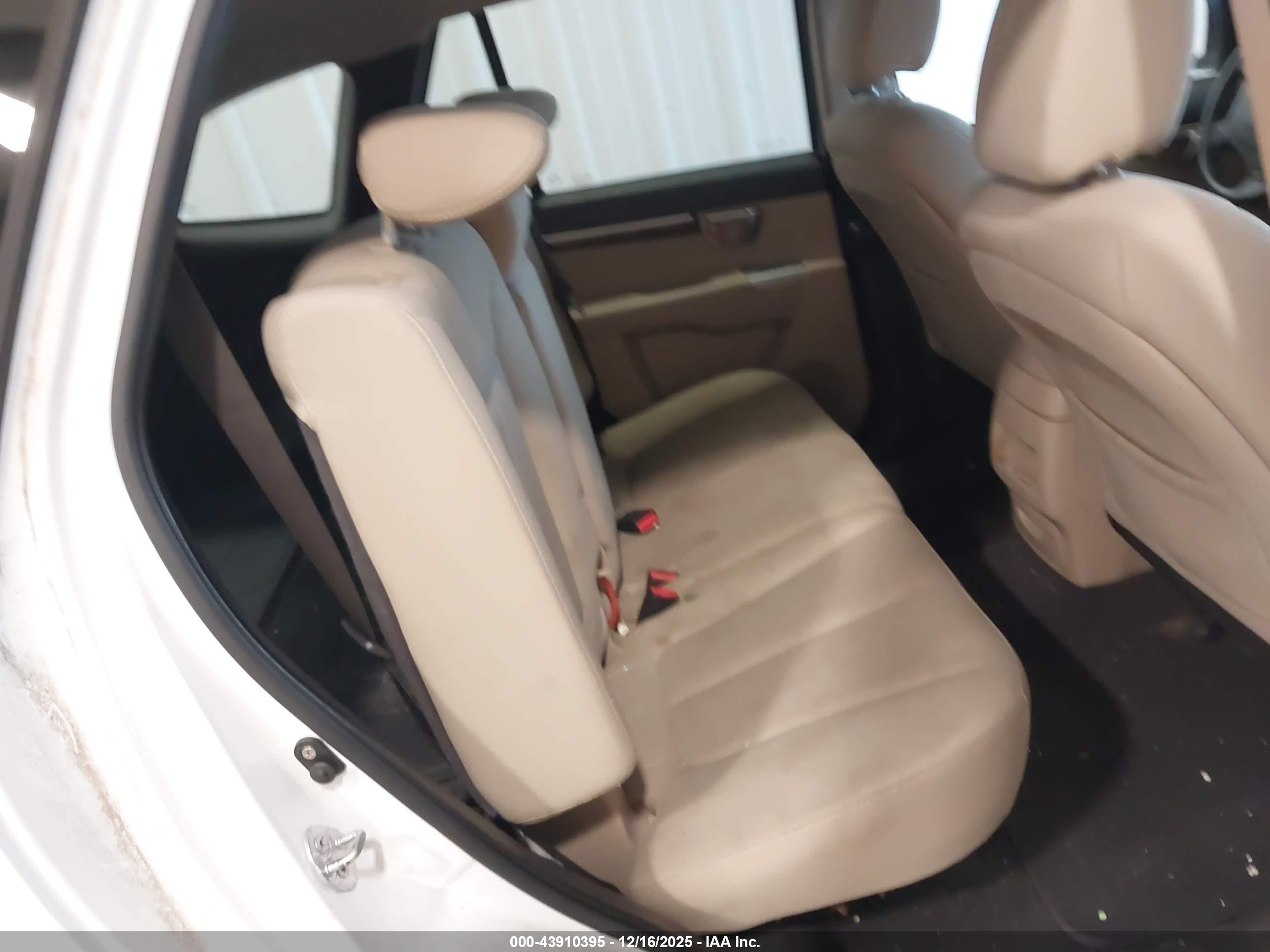 HYUNDAI SANTA image 8