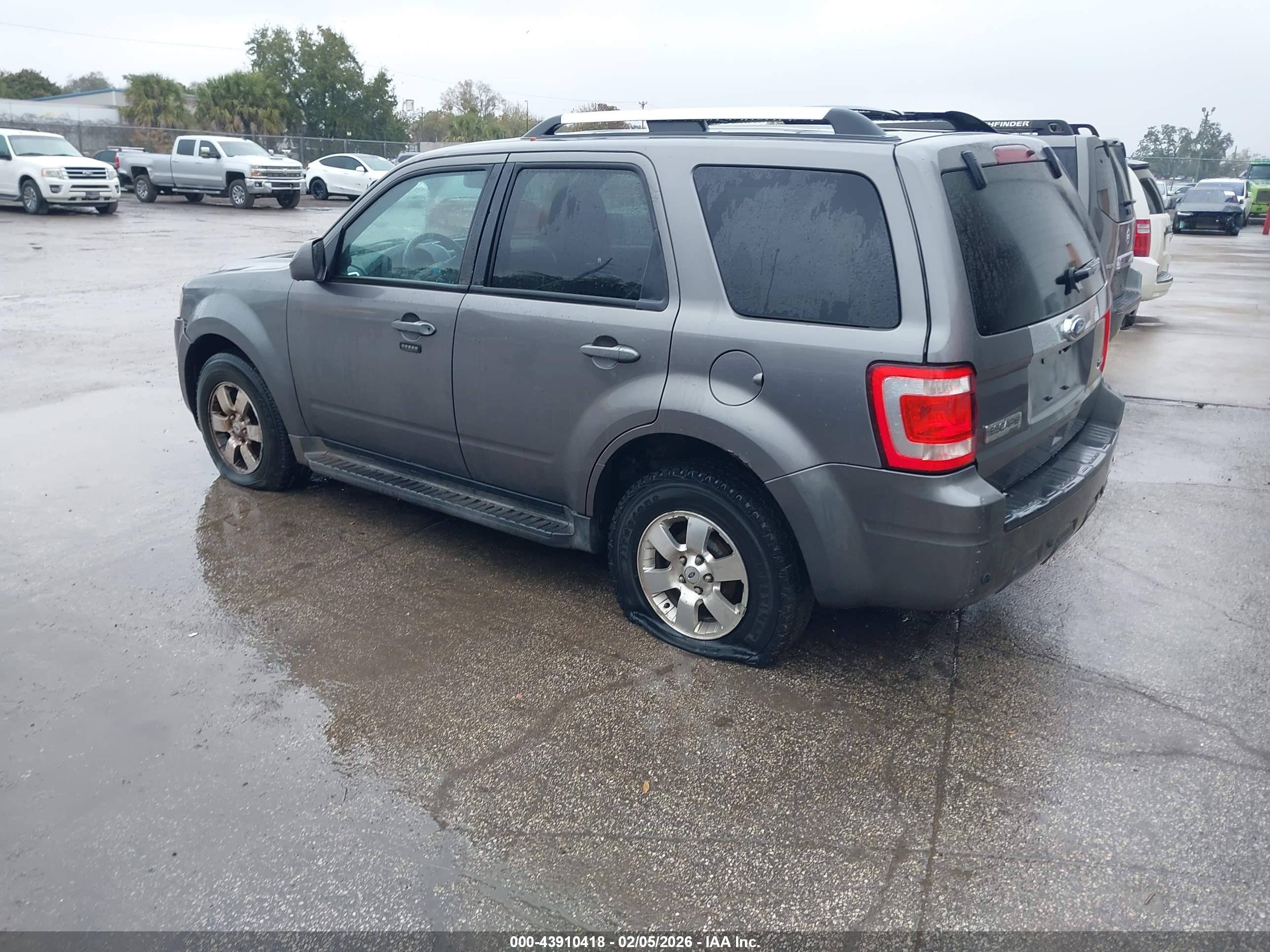 FORD ESCAPE image 3