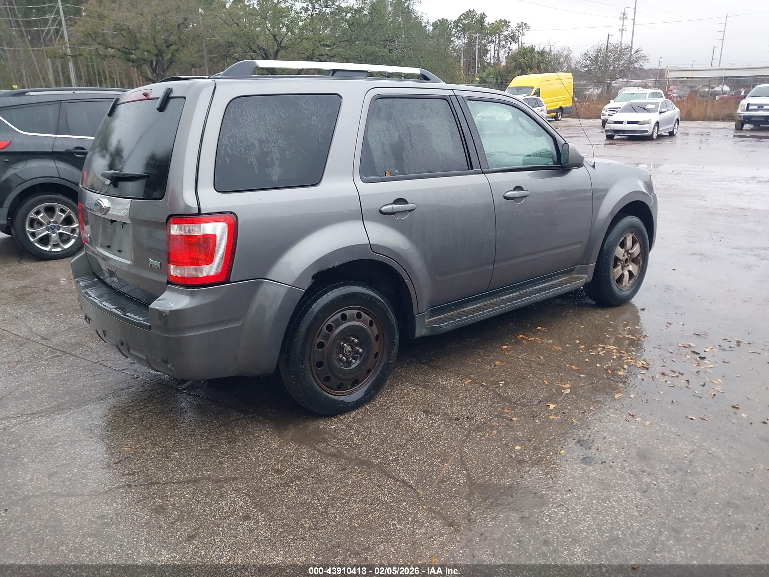 FORD ESCAPE image 4