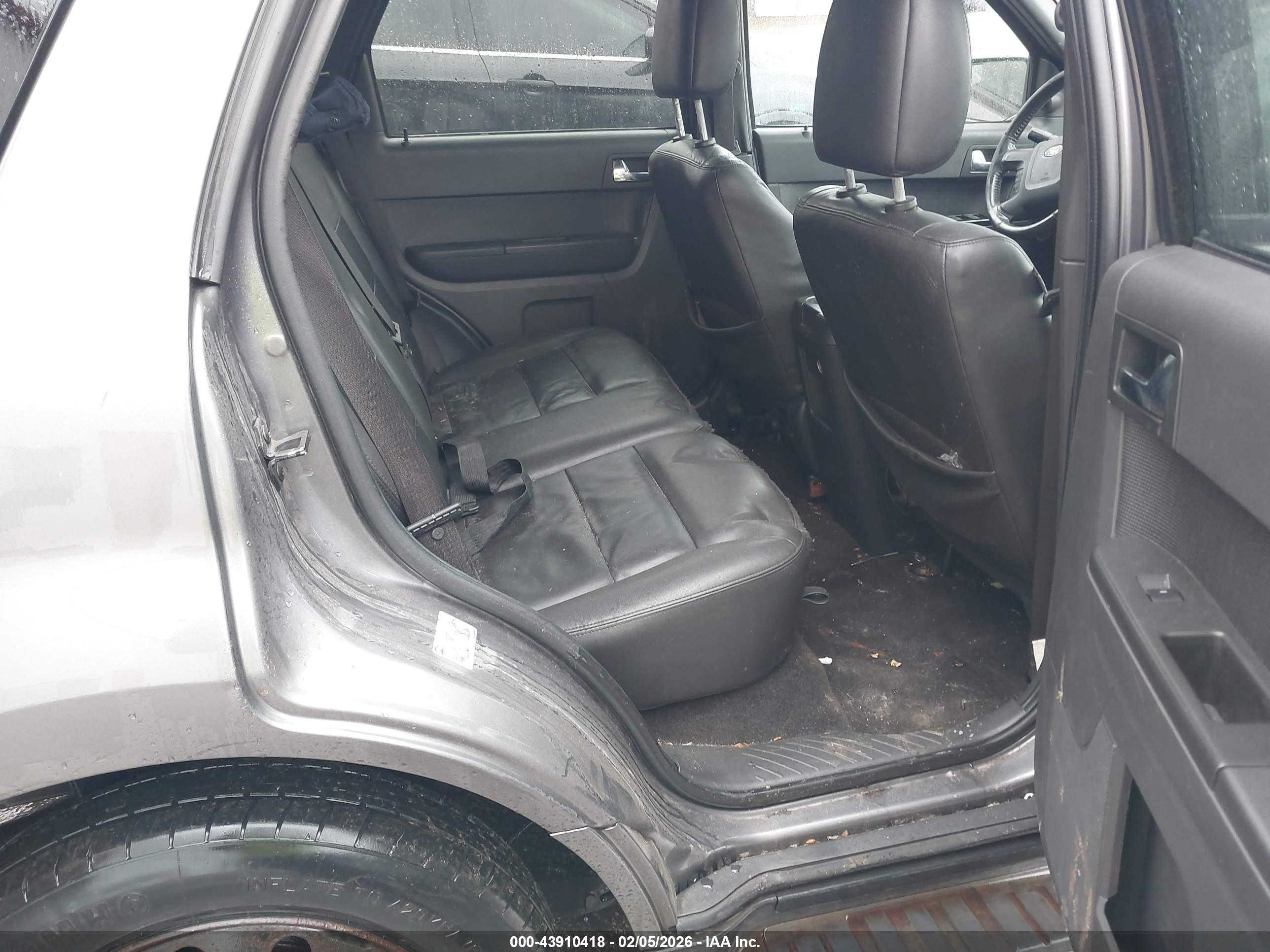FORD ESCAPE image 8