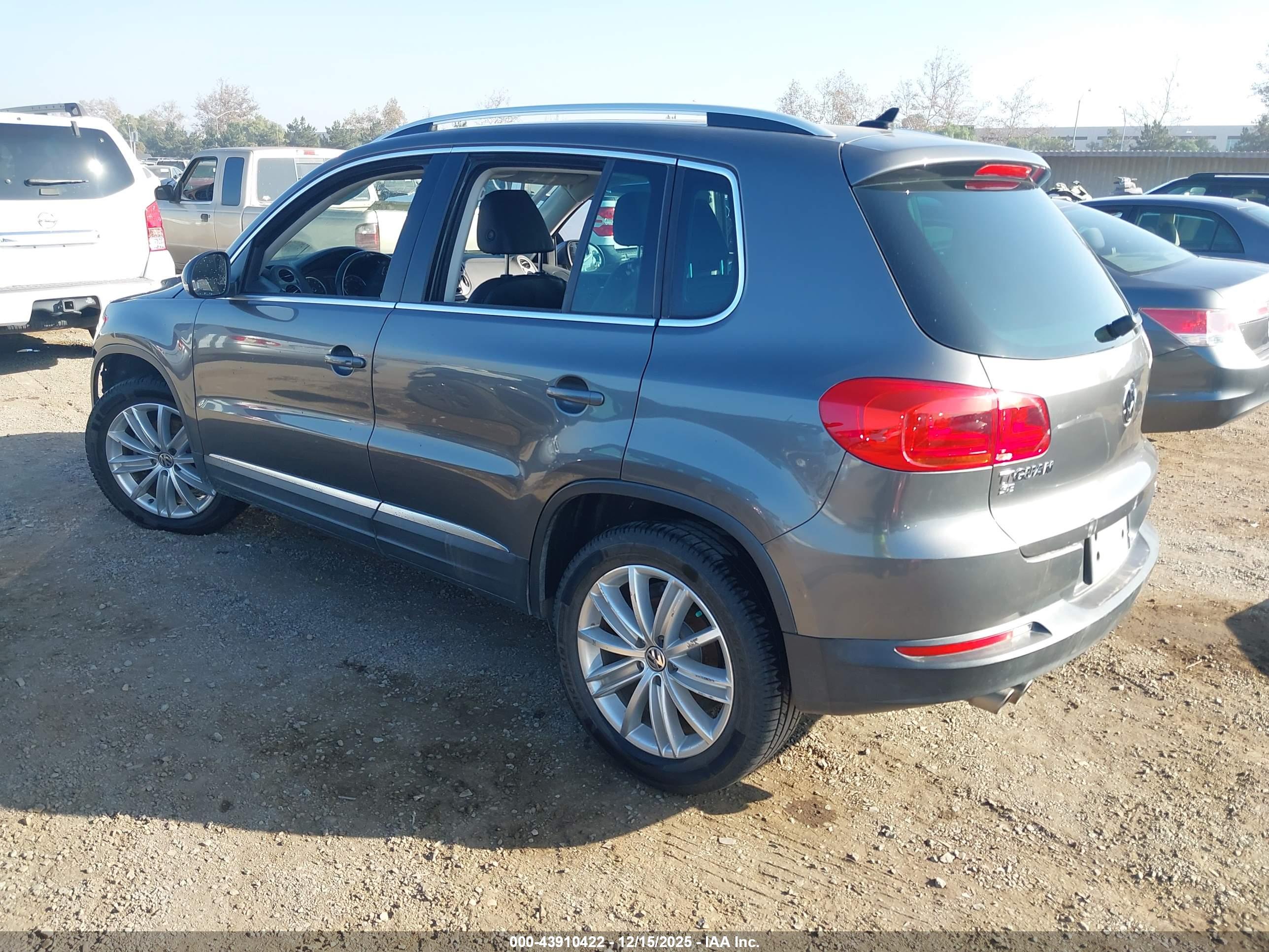 VOLKSWAGEN TIGUAN image 3