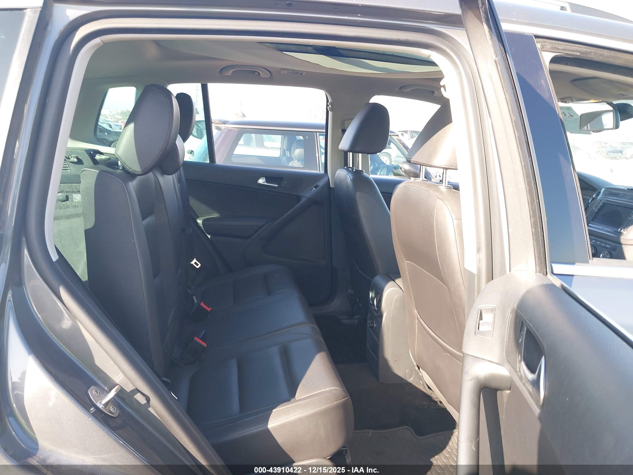 VOLKSWAGEN TIGUAN image 8
