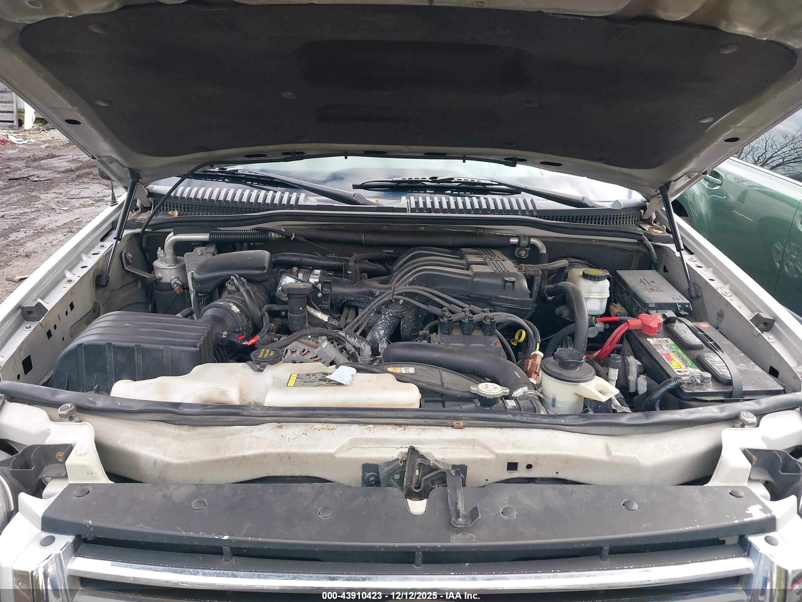 FORD EXPLORER image 10