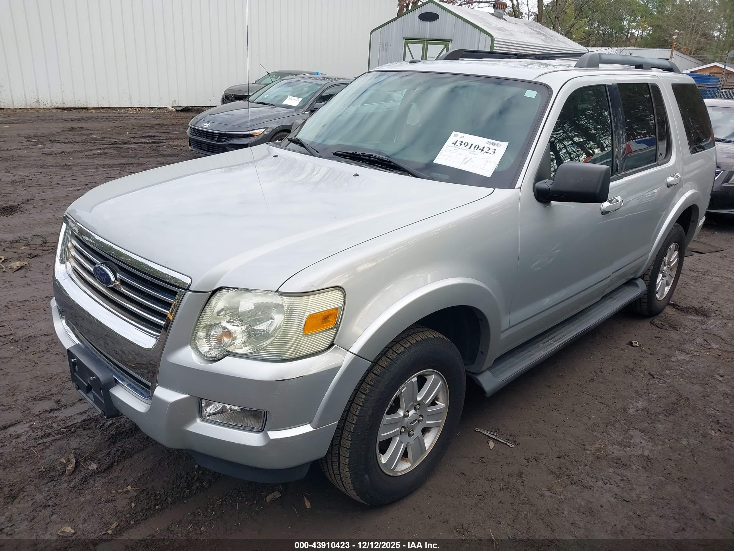 FORD EXPLORER image 2