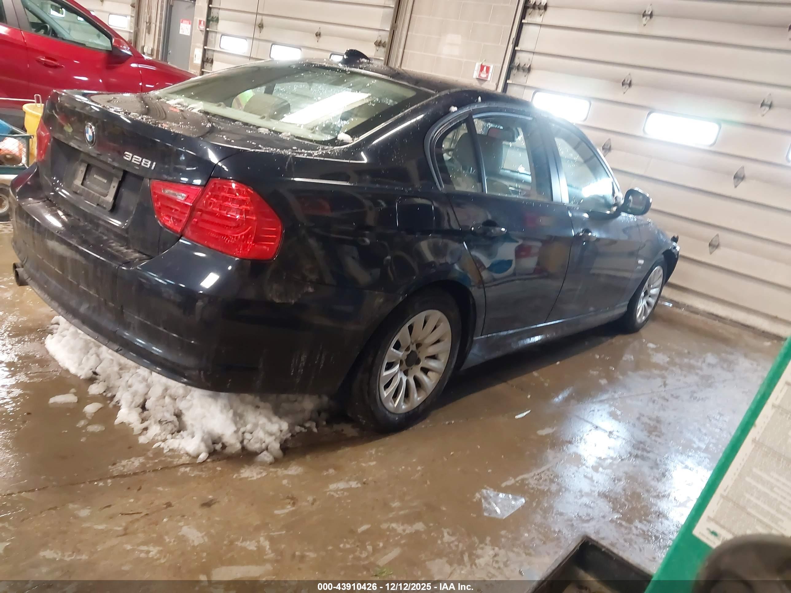BMW 328I image 4