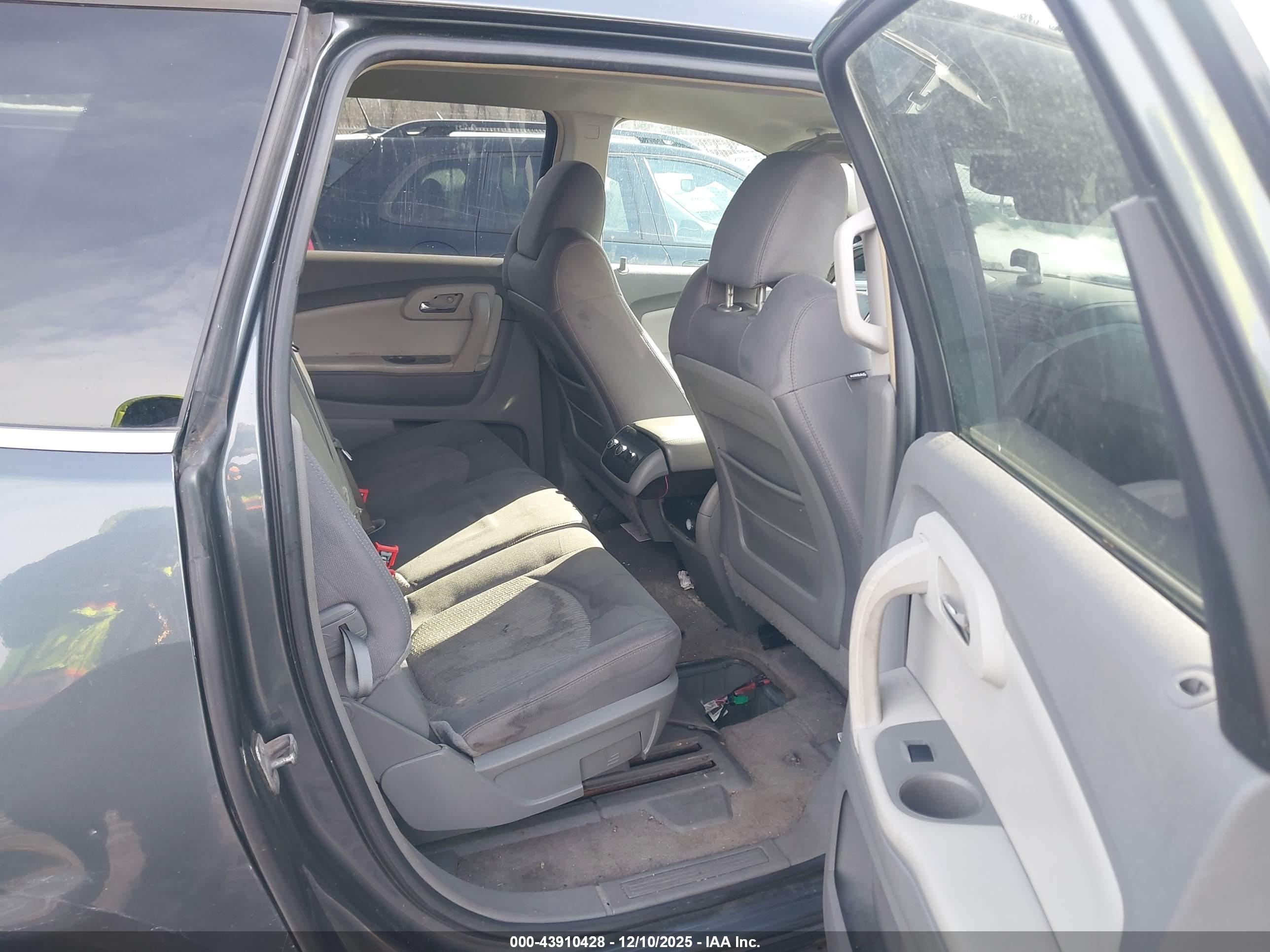 CHEVROLET TRAVERSE image 8