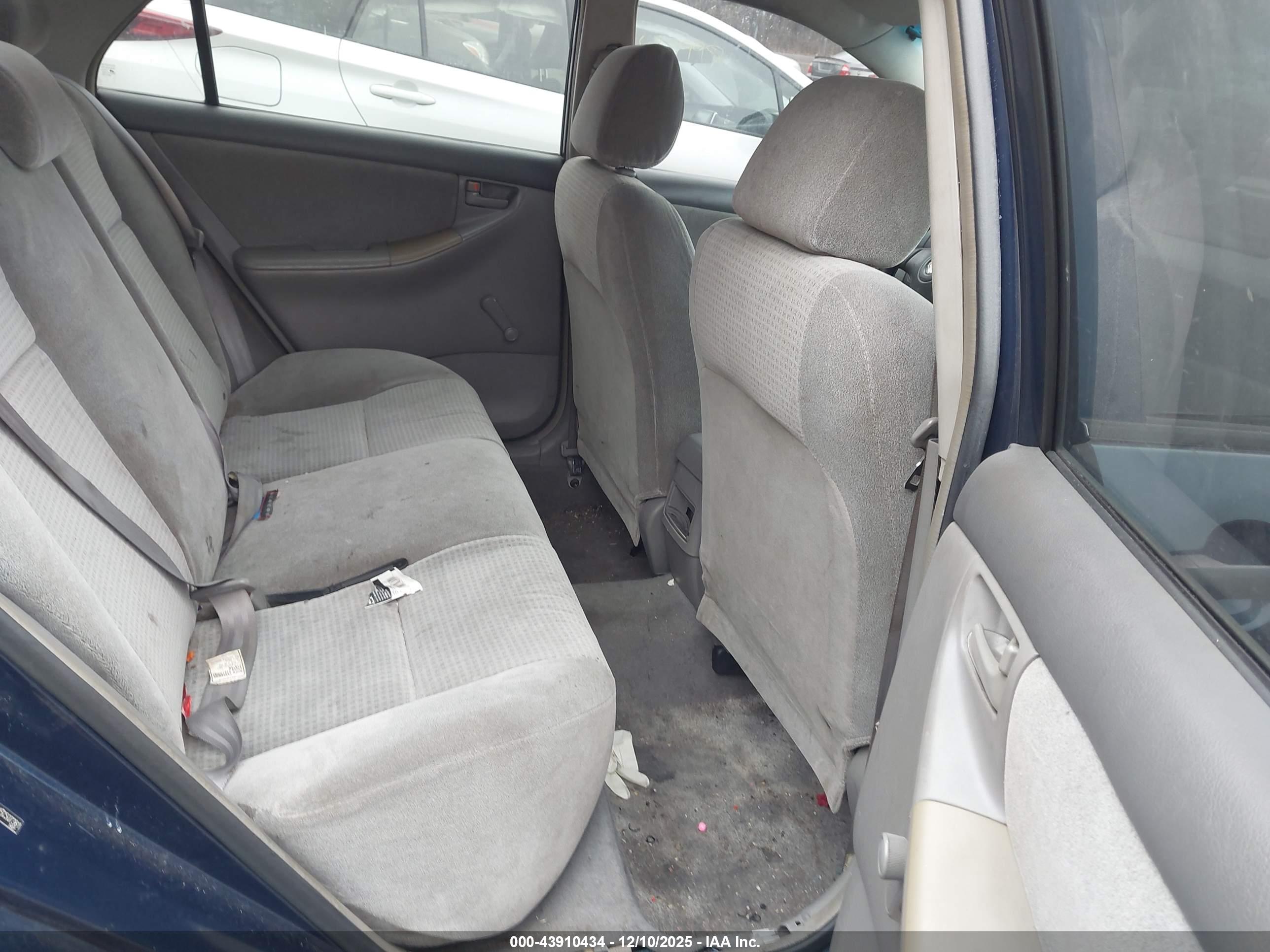 TOYOTA COROLLA image 8