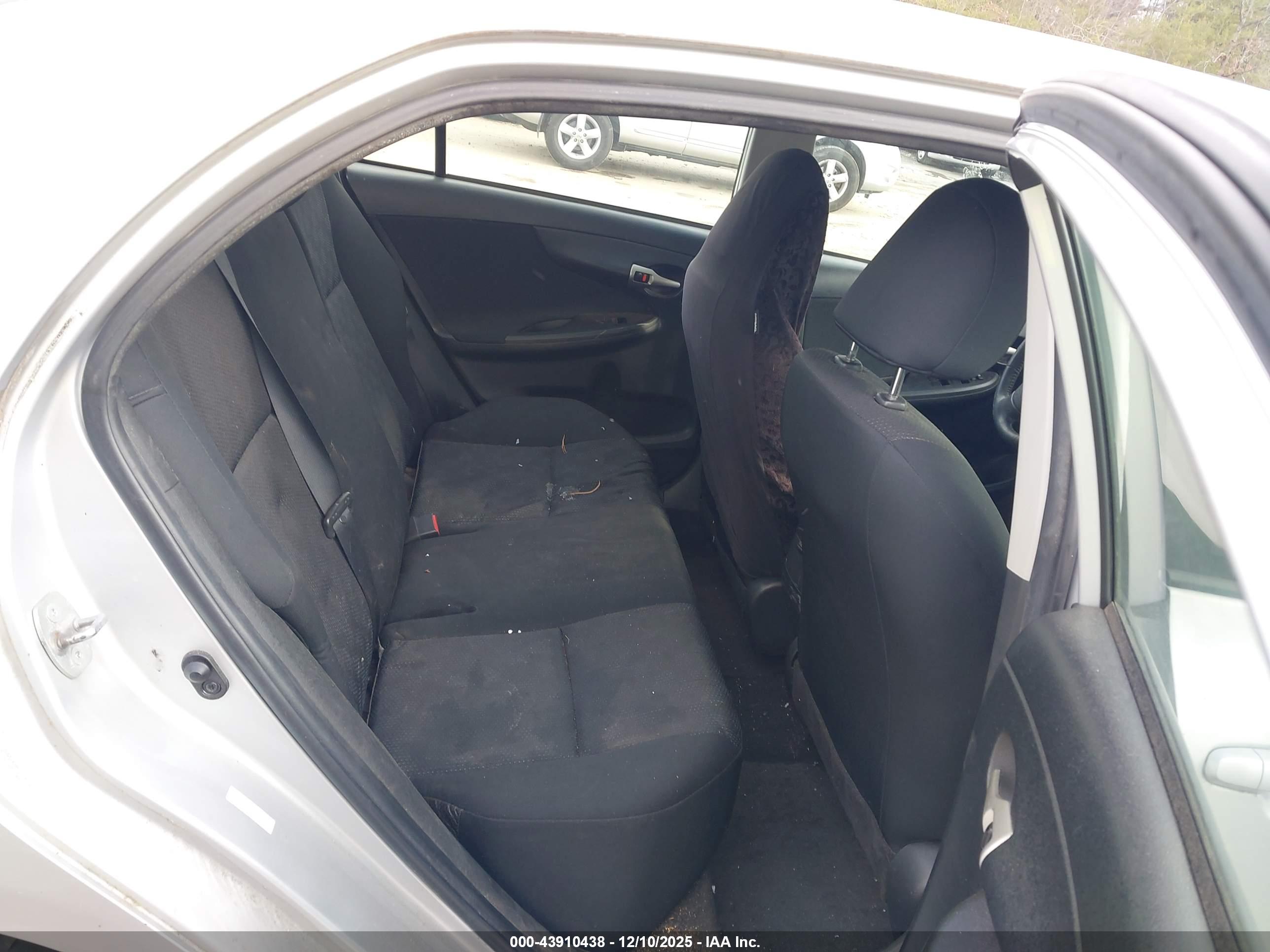 TOYOTA COROLLA image 8