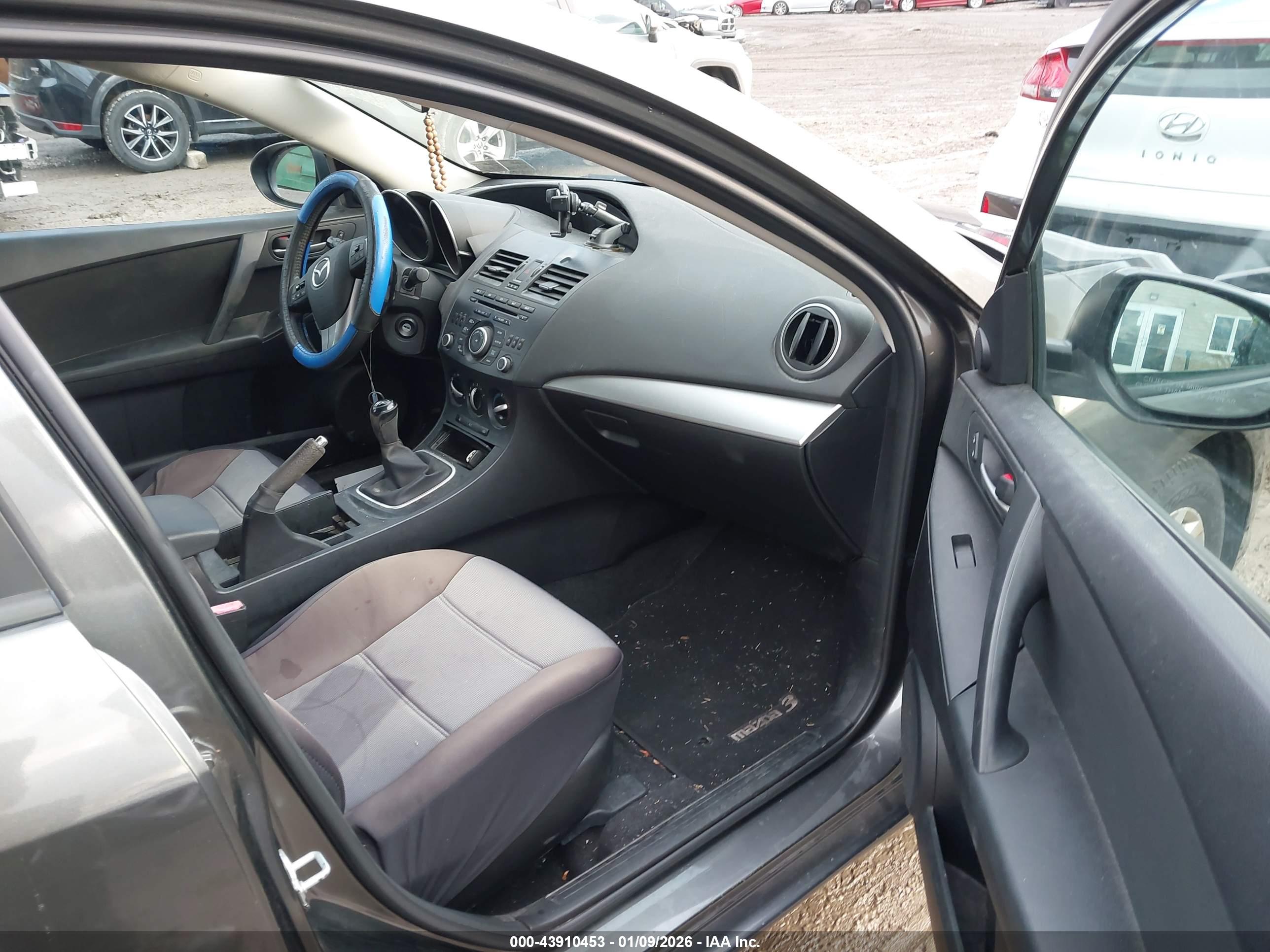 MAZDA MAZDA3 image 5