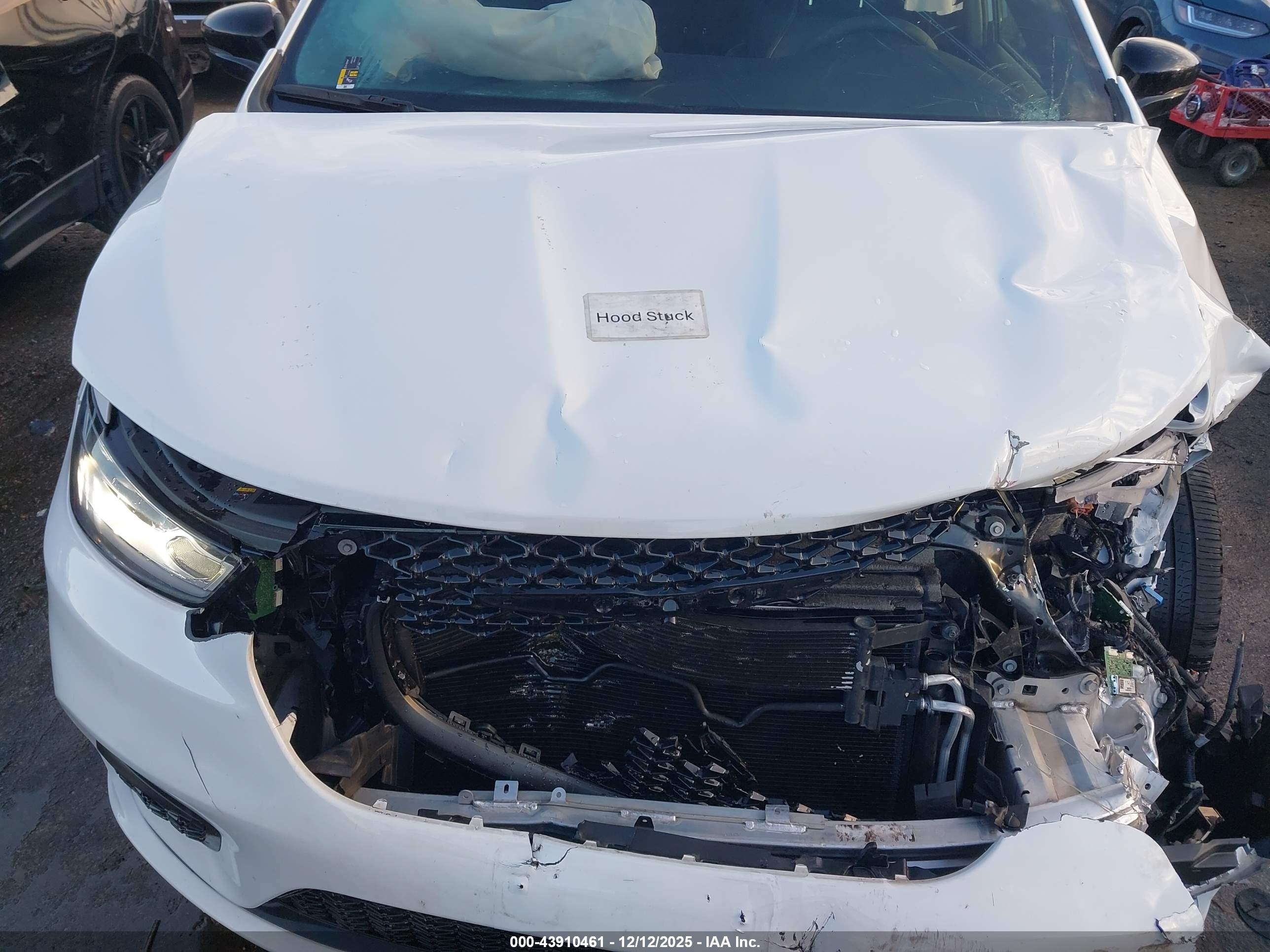 CHRYSLER PACIFICA image 10
