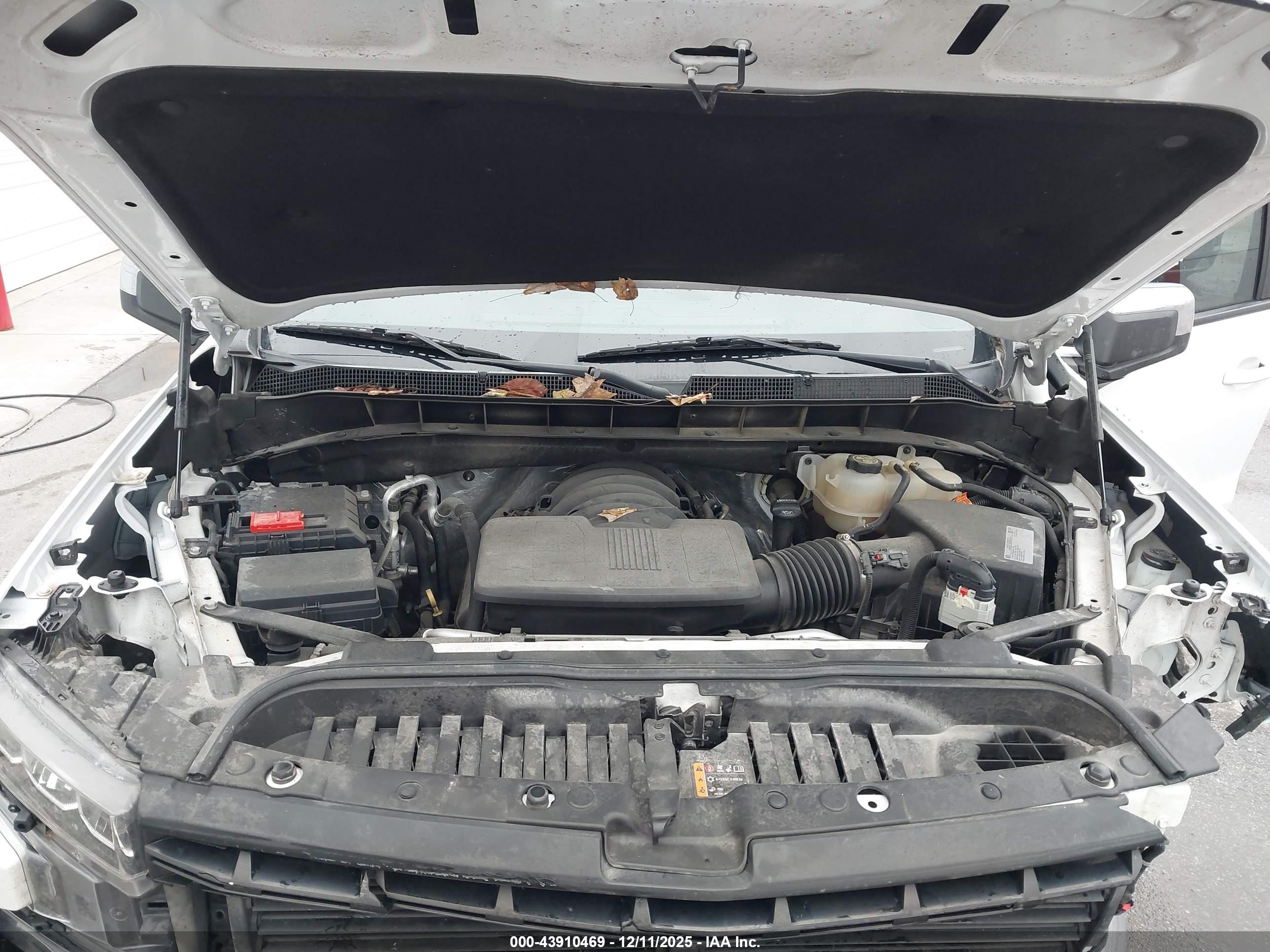 CHEVROLET SILVERADO image 10