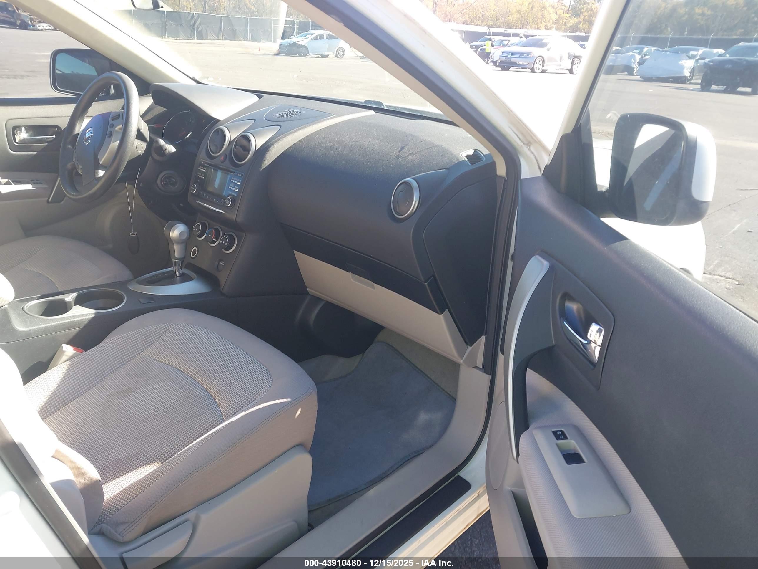 NISSAN ROGUE image 5