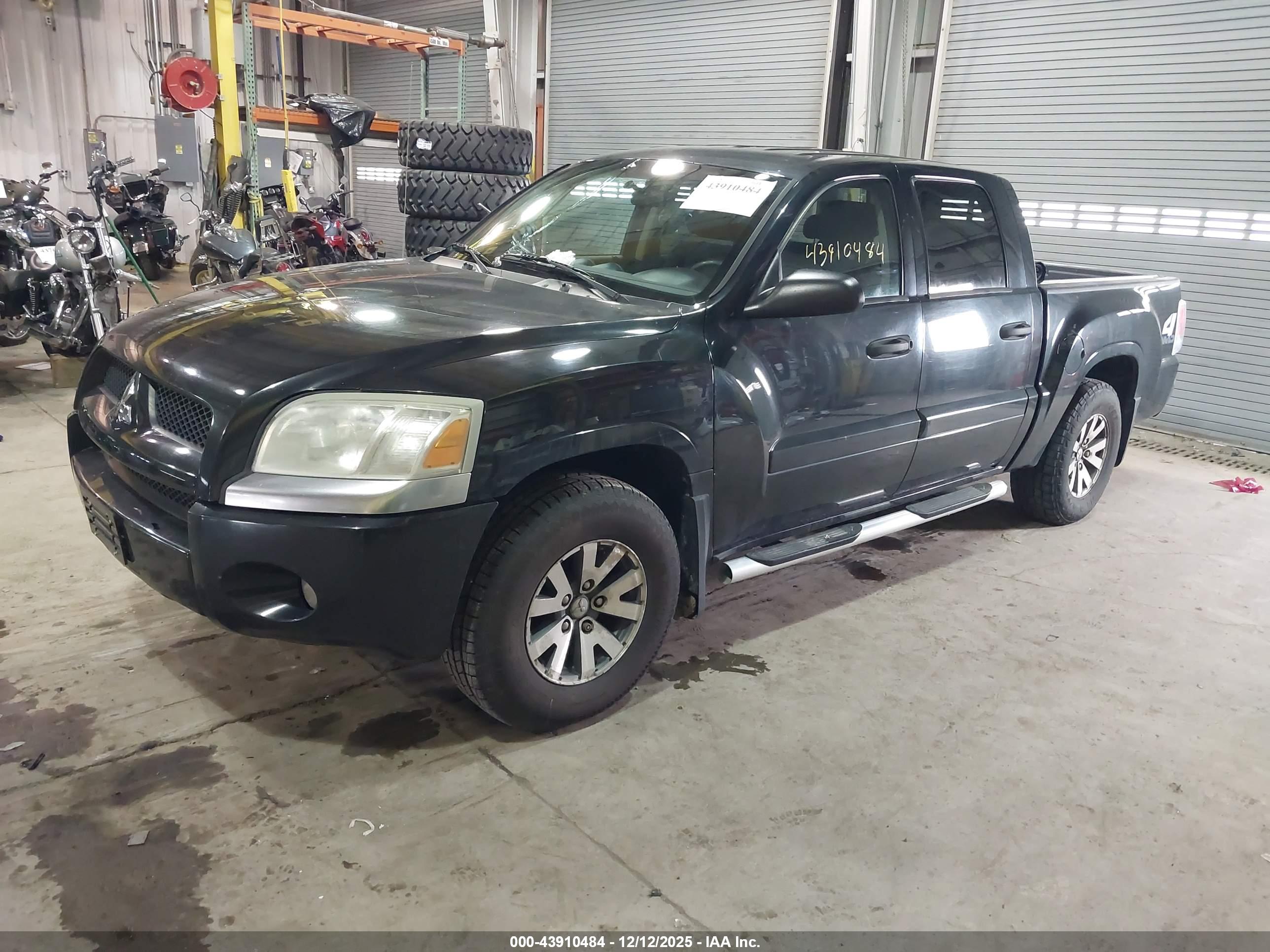 MITSUBISHI RAIDER image 2