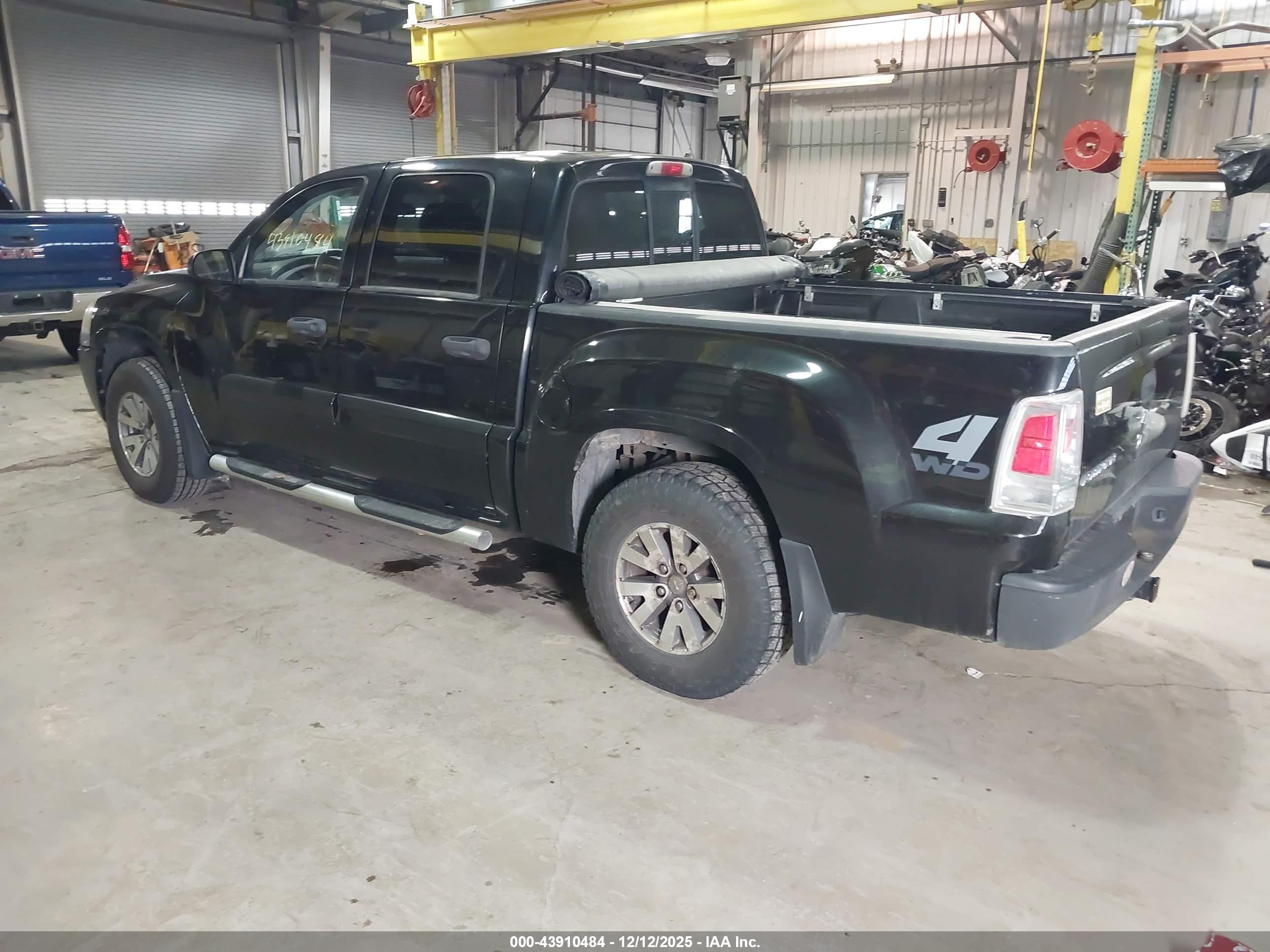 MITSUBISHI RAIDER image 3