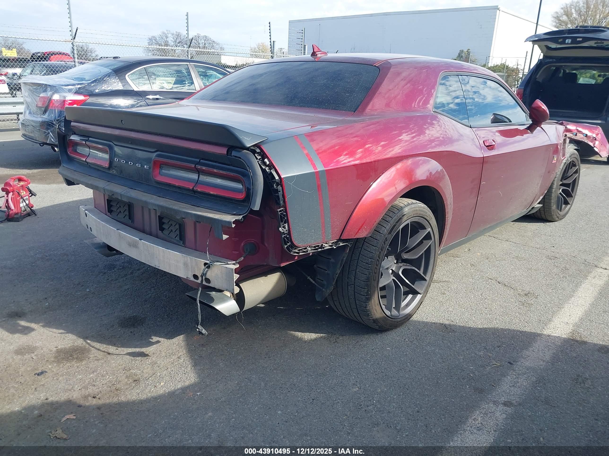 DODGE CHALLENGER image 4