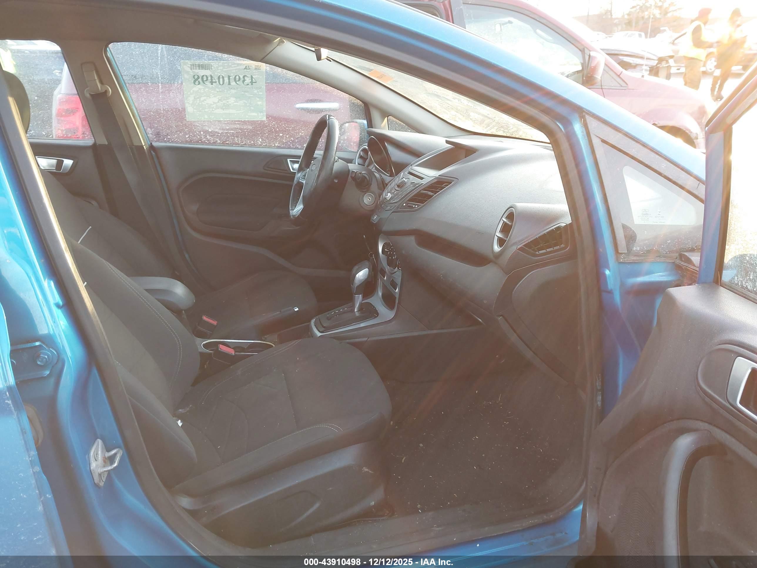 FORD FIESTA image 5