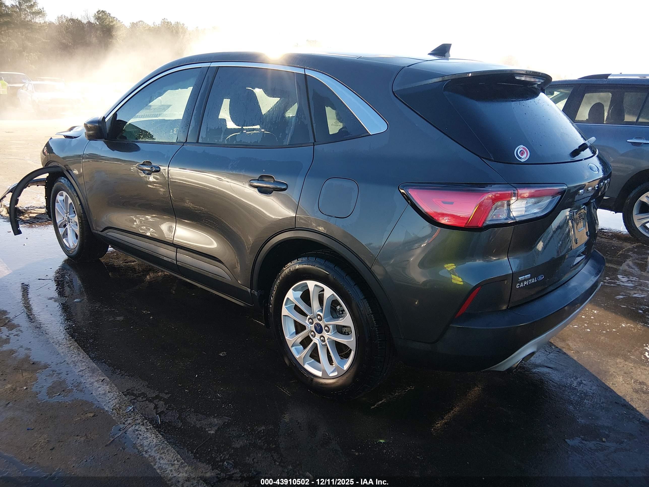 FORD ESCAPE image 3