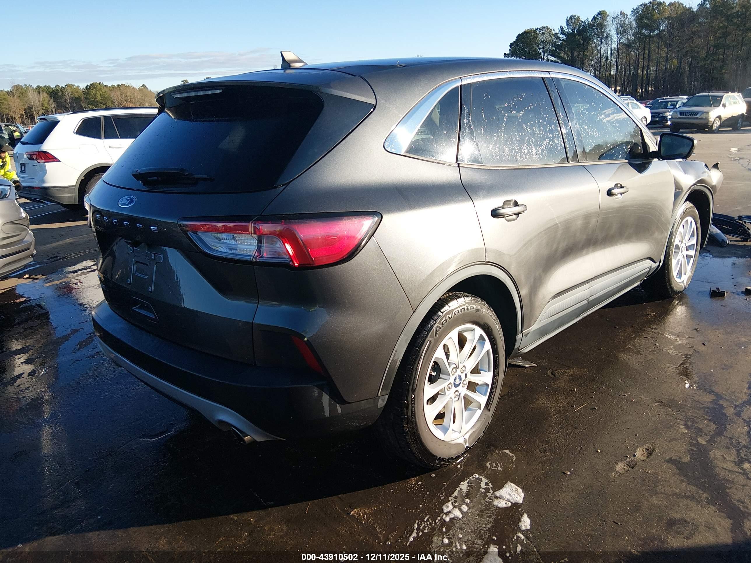 FORD ESCAPE image 4